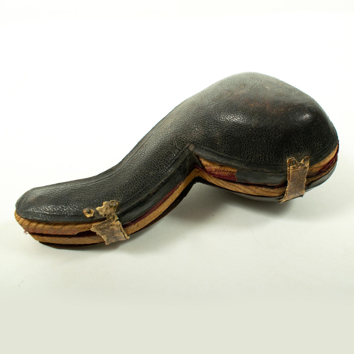 French FRENCH MEERSCHAUM PIPE with case - 19th Century For Sale