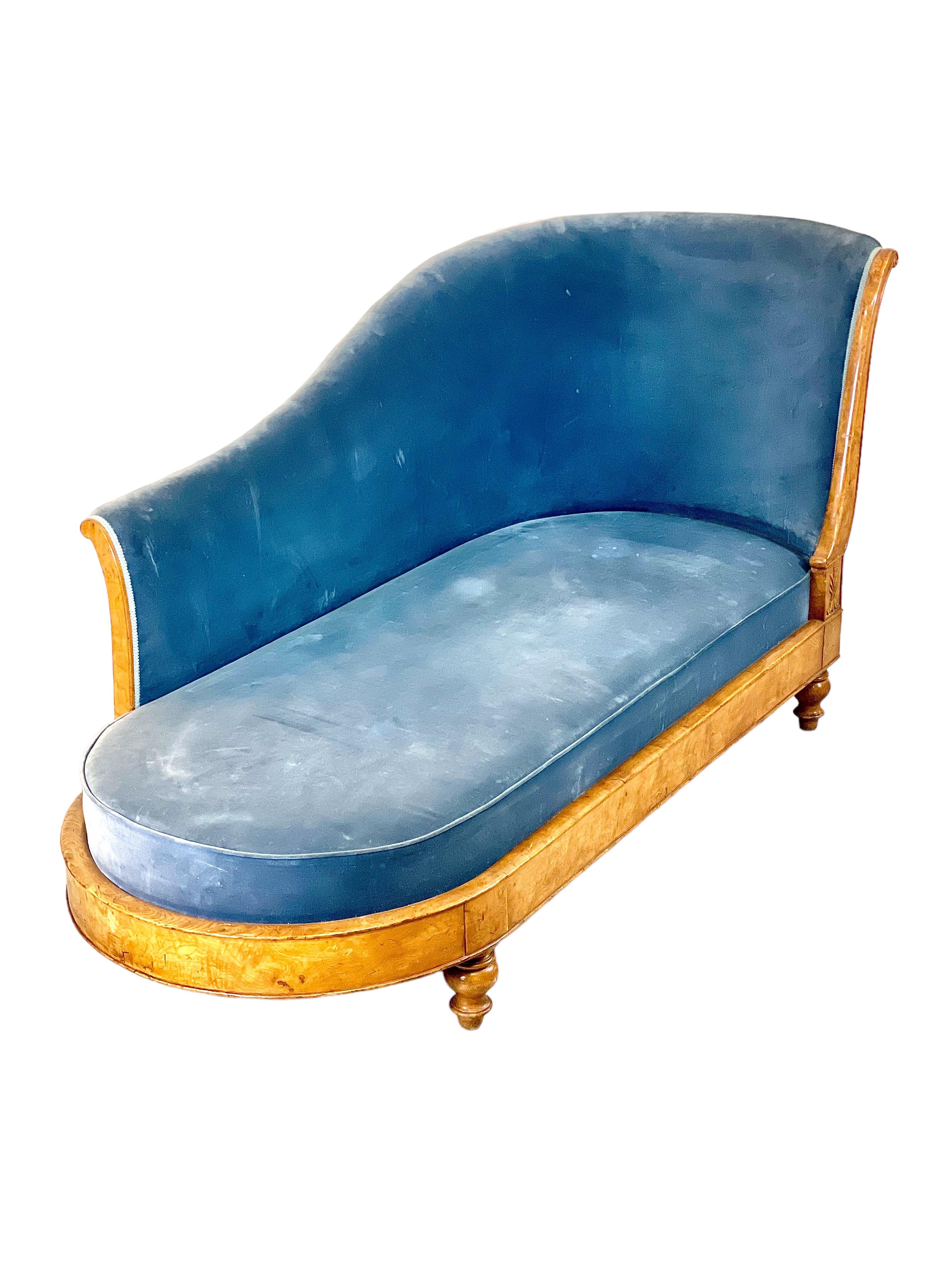 Charles X Periode Französisch Meridienne Sofa in blauem Samt (Charles X.) im Angebot
