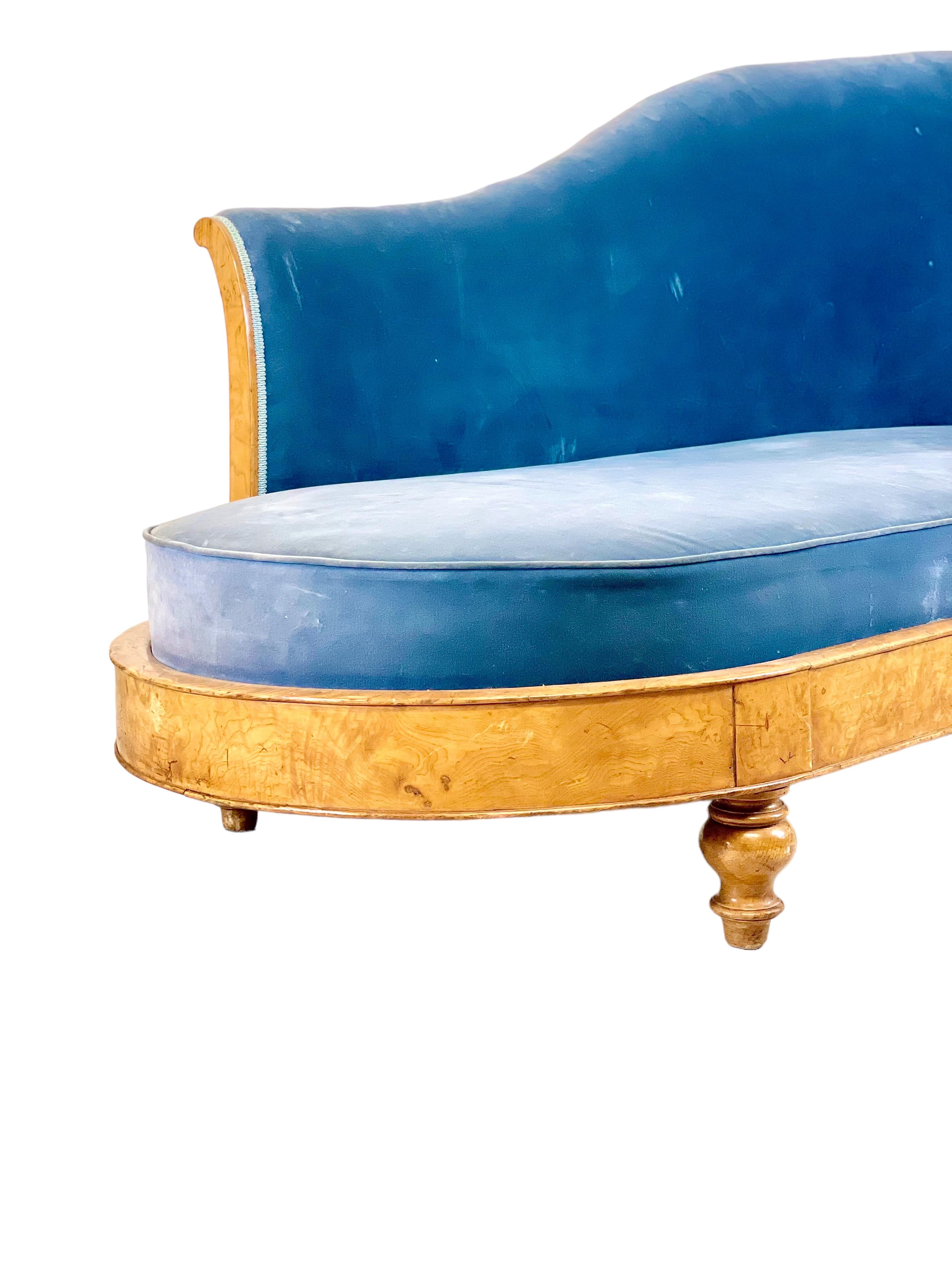 Charles X Periode Französisch Meridienne Sofa in blauem Samt (19. Jahrhundert) im Angebot