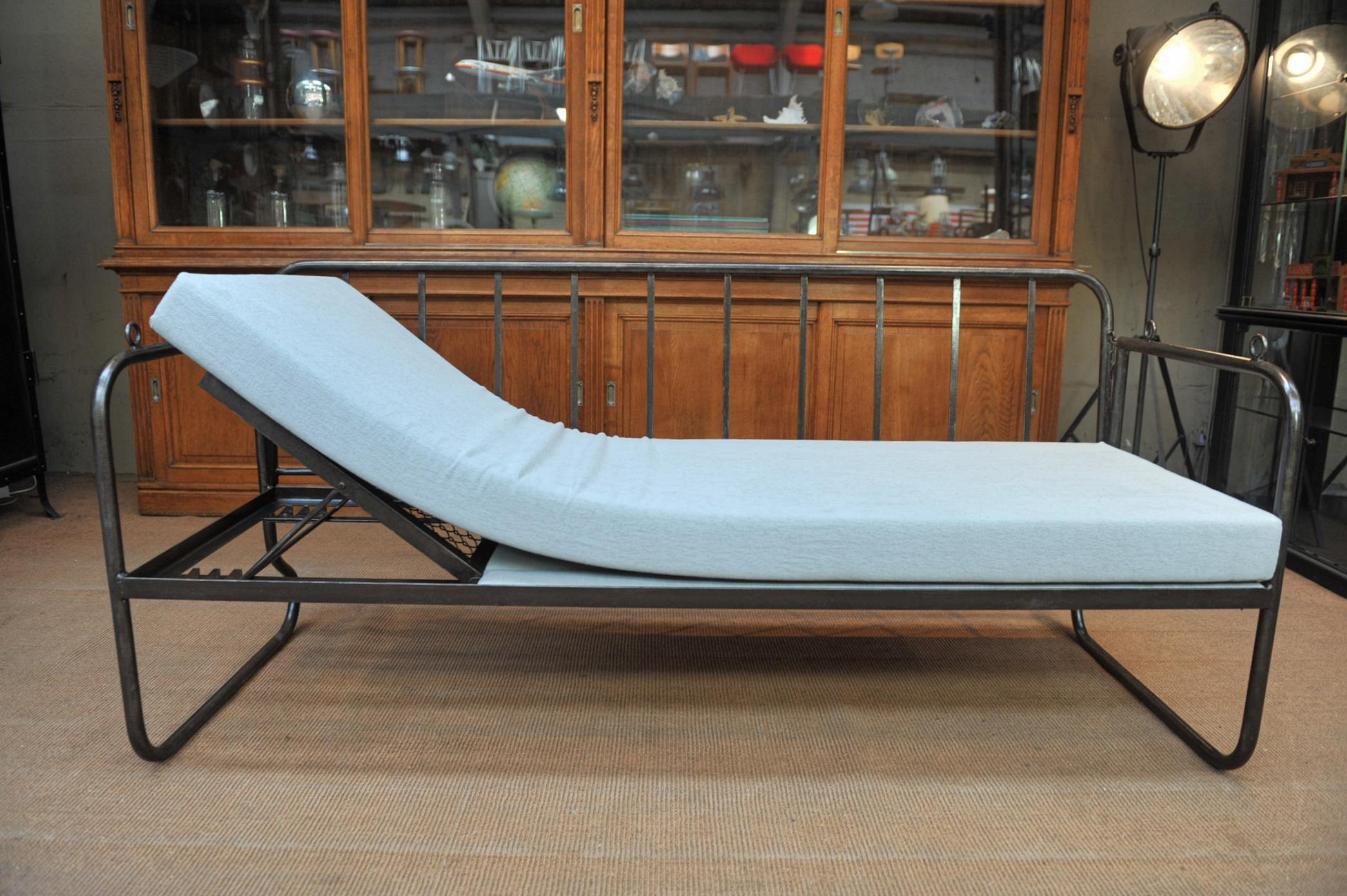 Art Nouveau French Mesh Iron Sofa or Daybed , Double Folding System, 1920s, Reupholstered