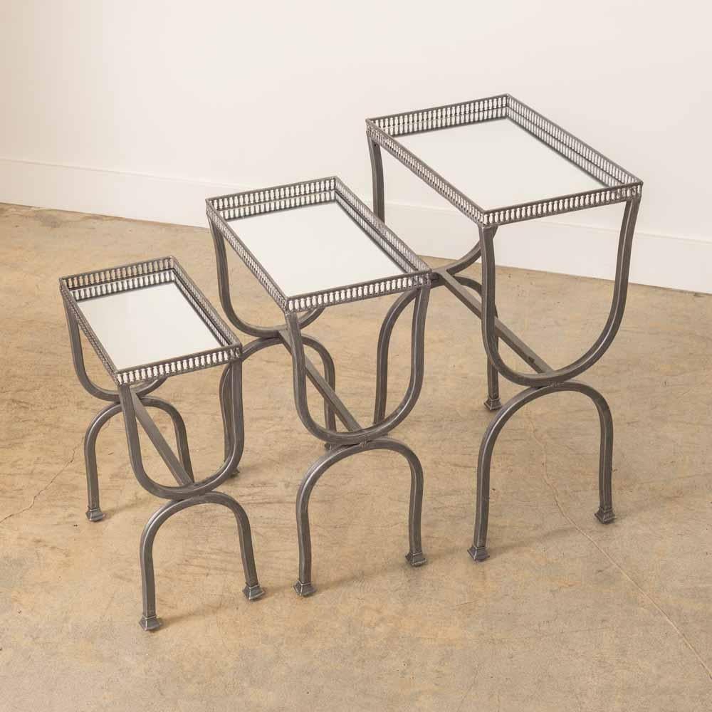 Français Lot de 3 tables françaises en métal et miroir en vente