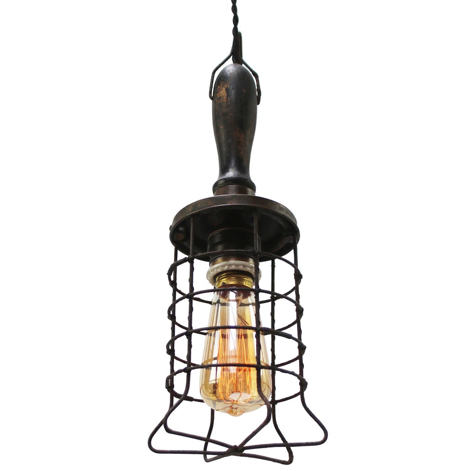 Industriale Lampada a sospensione in metallo francese, ottone, legno industriale d'epoca, lampada da lavoro in legno