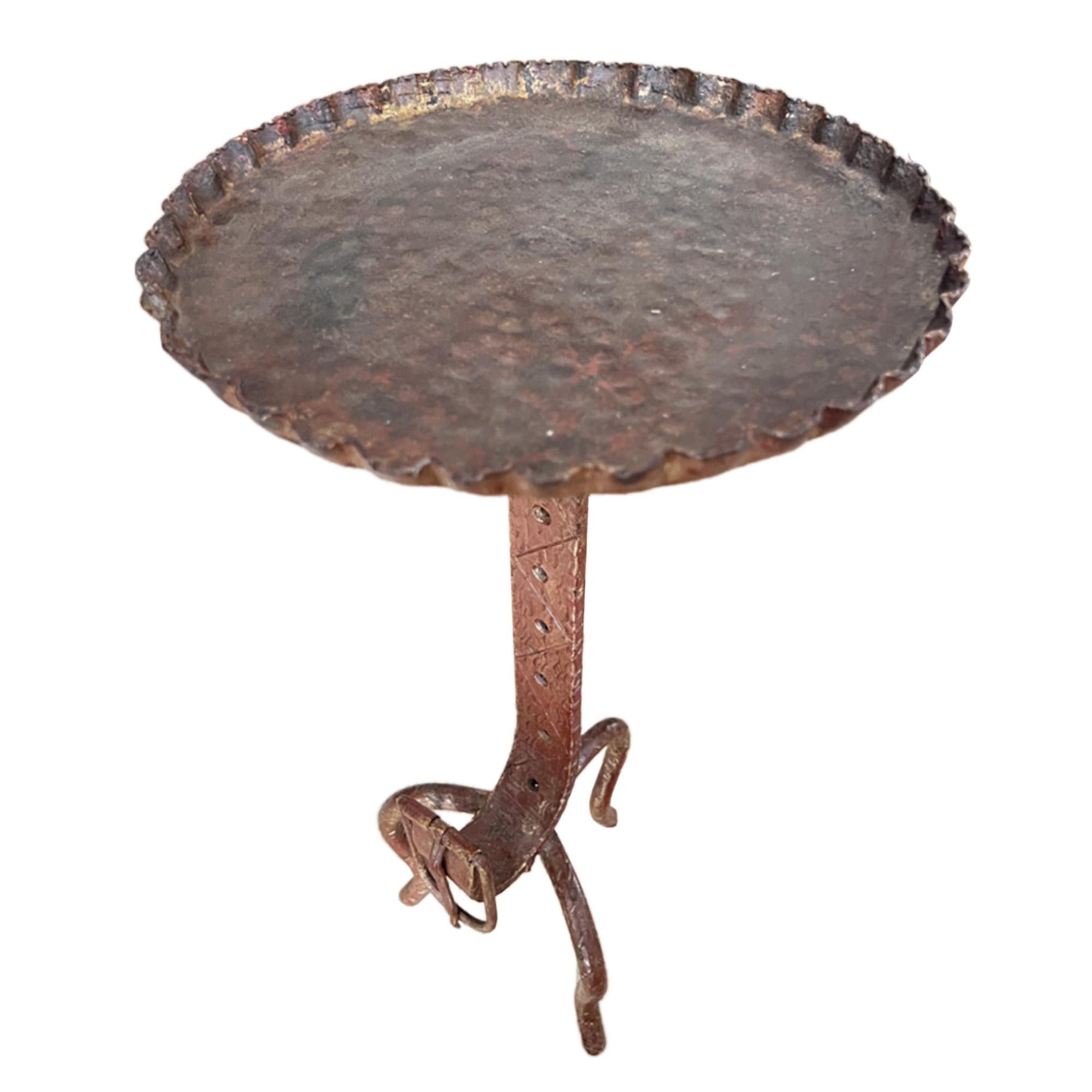 Mid-Century Modern Table de Martini française du milieu du siècle dernier avec boucle en vente