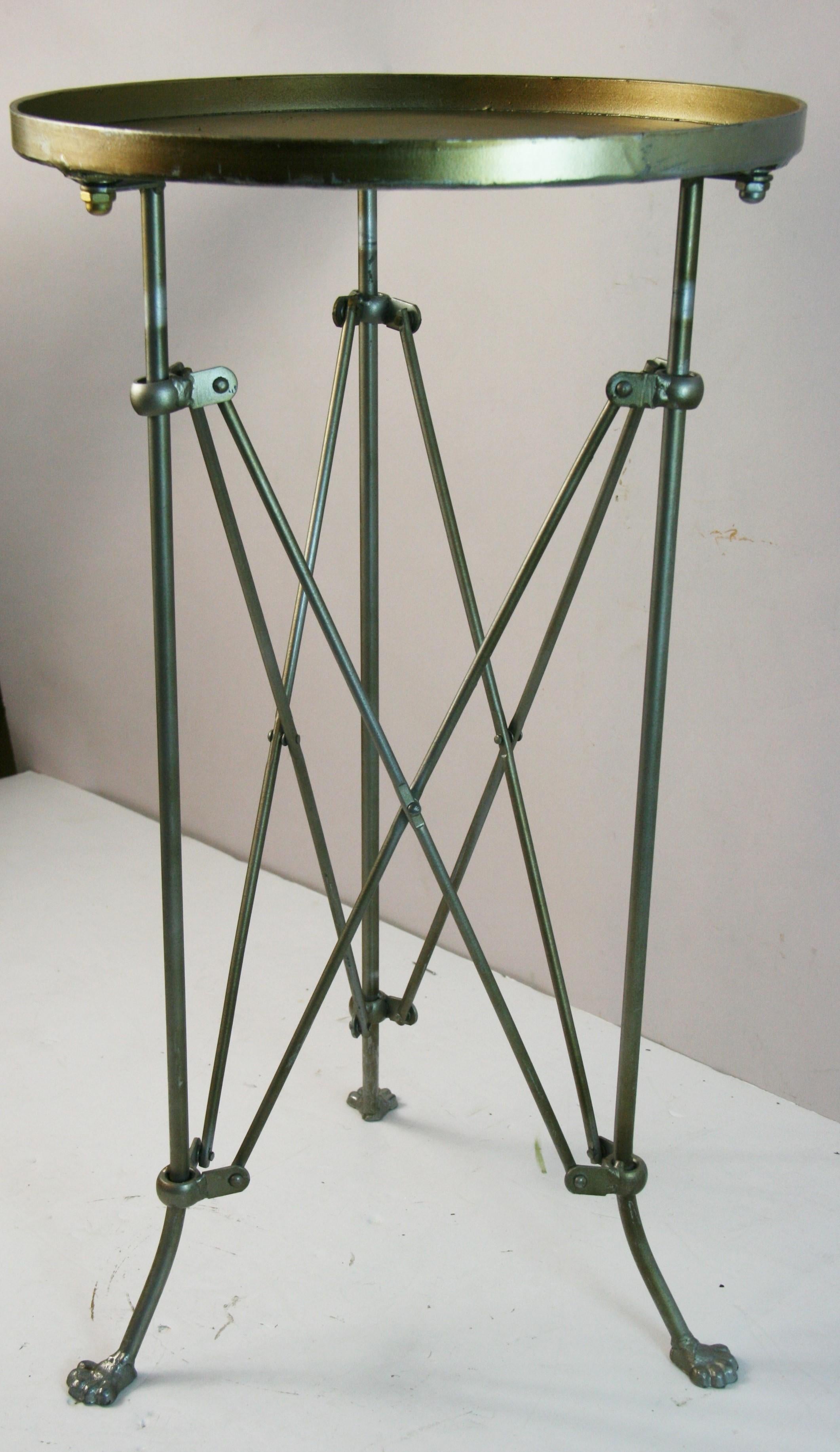 French Metal Round Table with Tripod Legs  Garden / Side /Drink Table In condizioni buone in vendita a Douglas Manor, NY