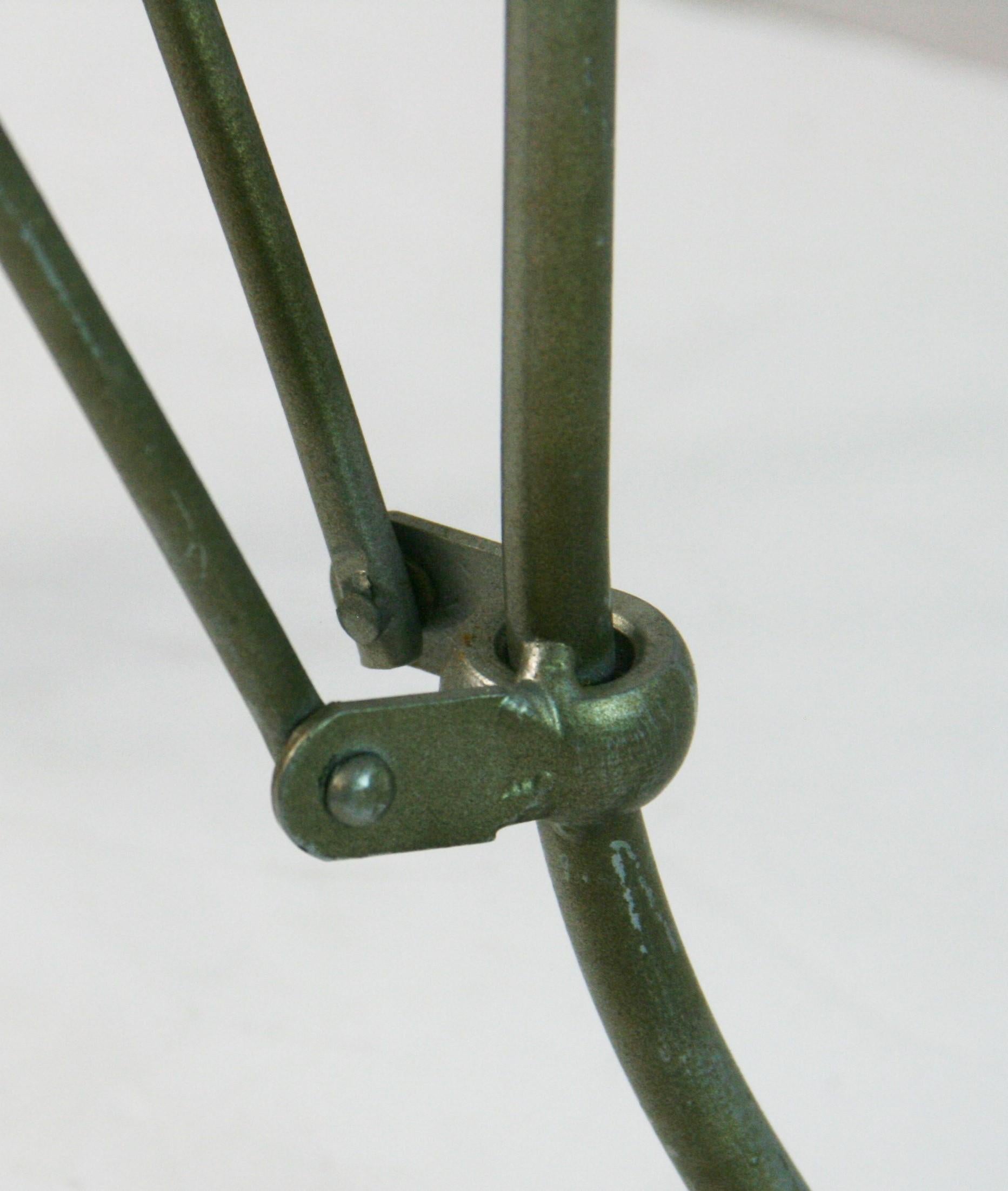 Metallo French Metal Round Table with Tripod Legs  Garden / Side /Drink Table in vendita