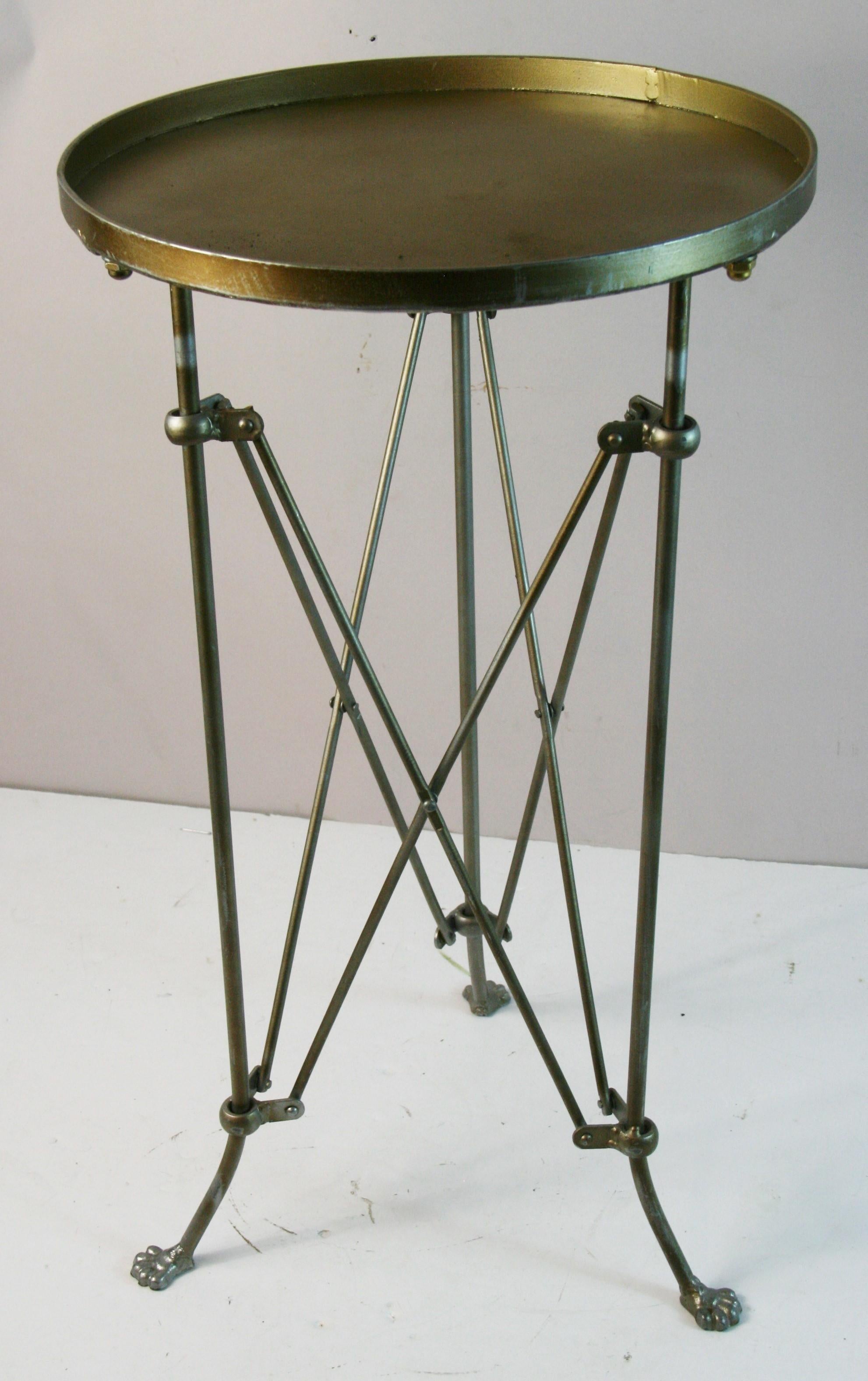French Metal Round Table with Tripod Legs  Garden / Side /Drink Table in vendita 1