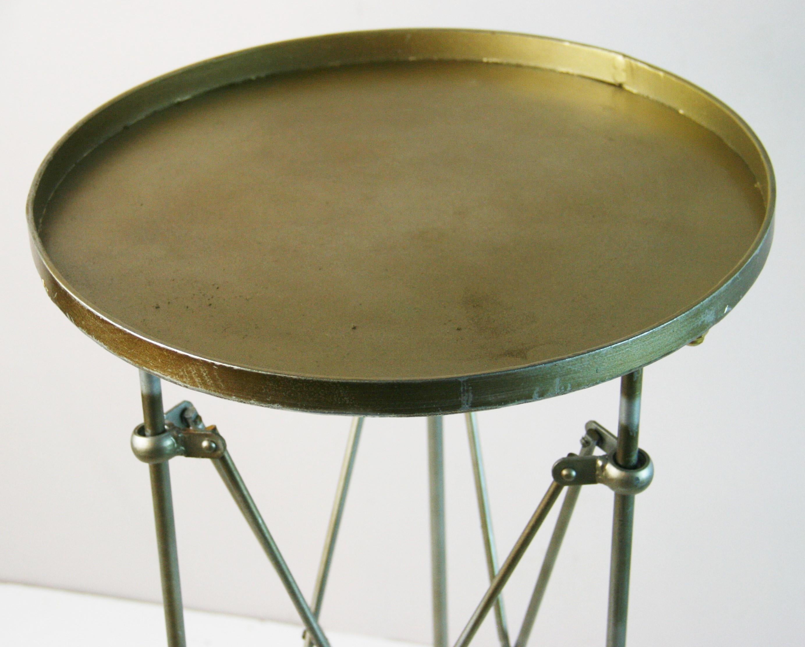 French Metal Round Table with Tripod Legs  Garden / Side /Drink Table in vendita 2