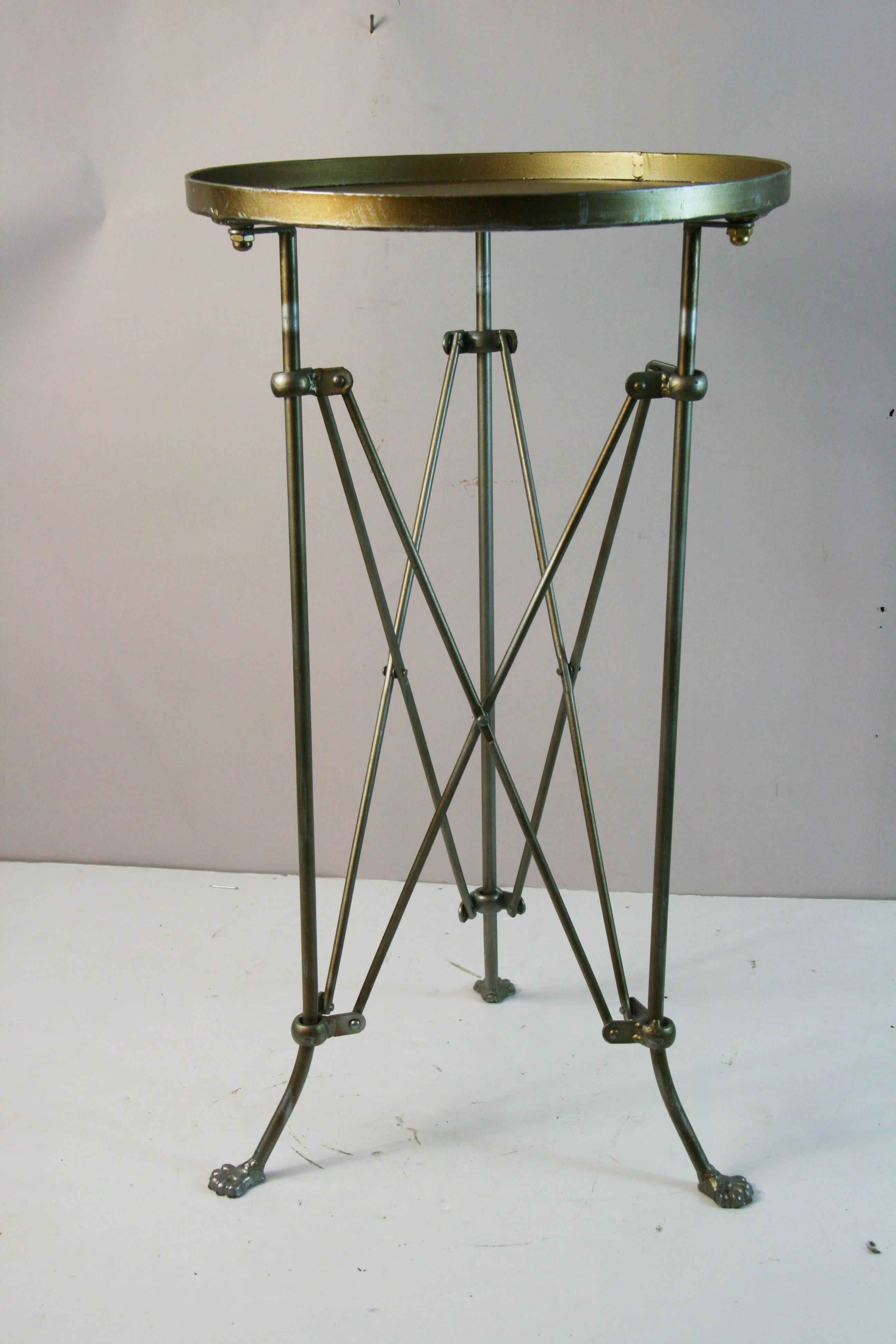 French Metal Round Table with Tripod Legs  Garden / Side /Drink Table in vendita 3