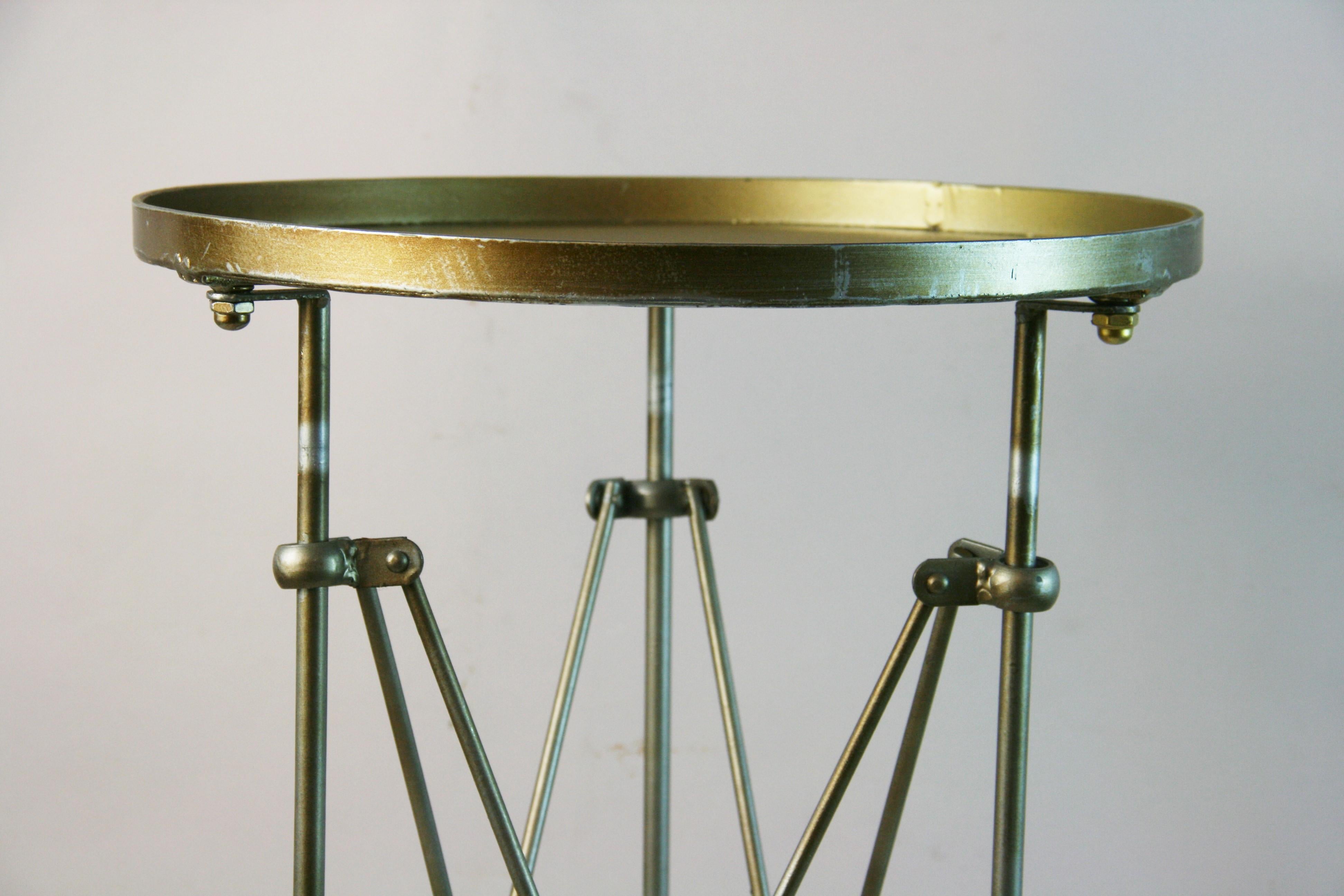 French Metal Round Table with Tripod Legs  Garden / Side /Drink Table in vendita 4