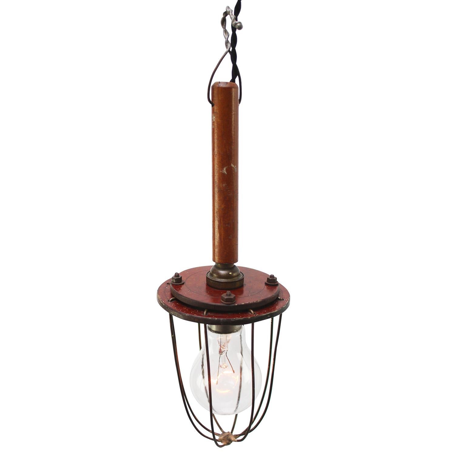 Work light, wooden handle, black cotton wire

B22 bulb holder 

Weight: 0.50 kg / 1.1 lb

Priced per individual item. All lamps have been made suitable by international standards for incandescent light bulbs, energy-efficient and LED bulbs. The new