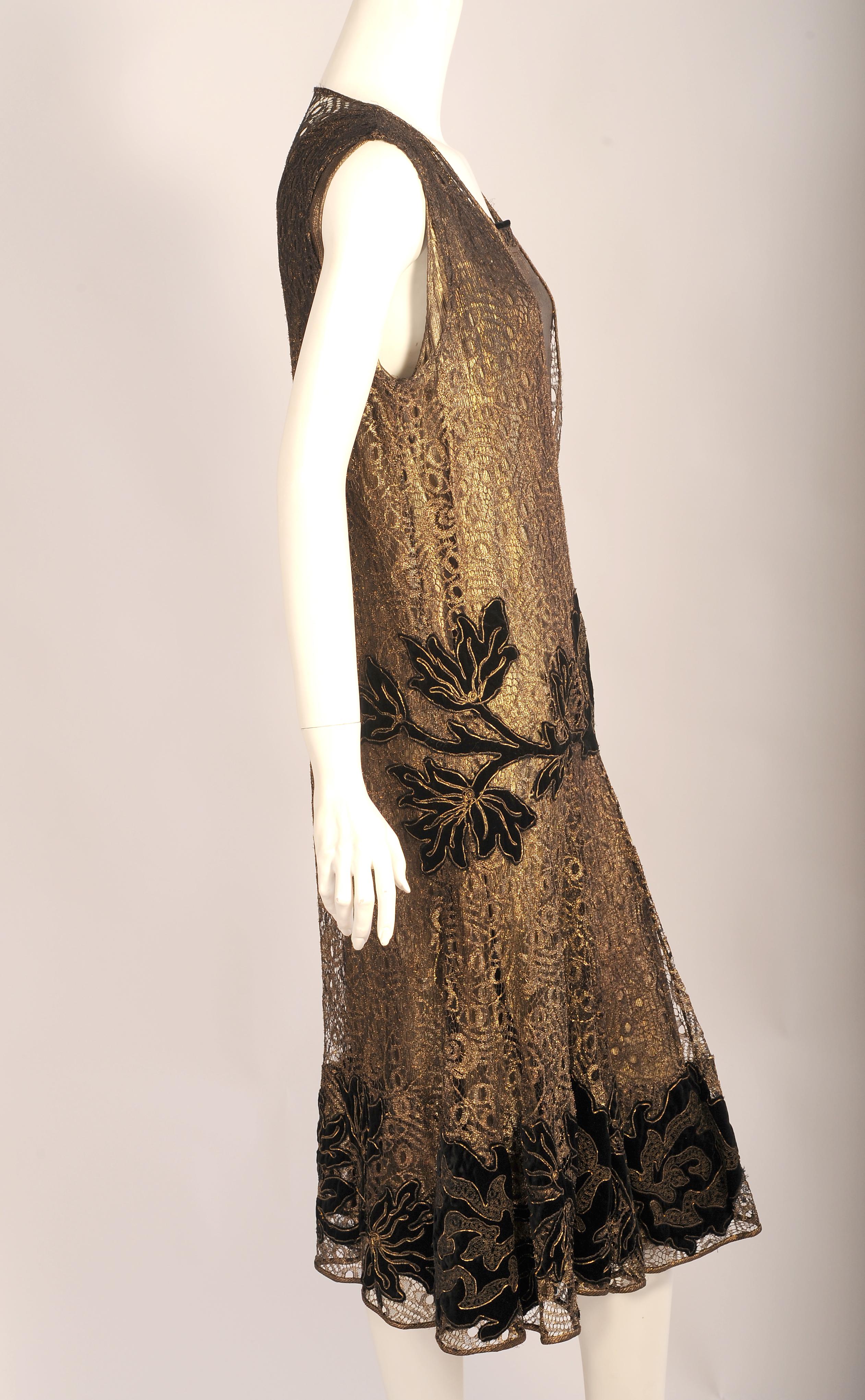 French Metallic Gold Lace Flapper Dress Black Velvet Appliques 1920's In Good Condition In New Hope, PA