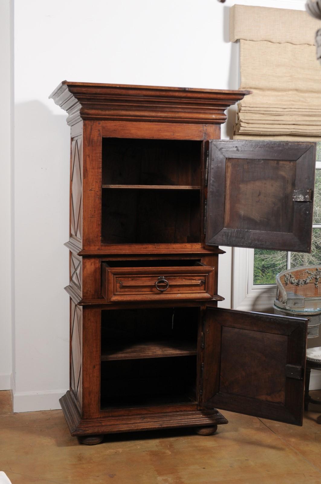 French Mid-18th Century Louis XIII Style Walnut Two-Door Bonnetière with Drawer For Sale 1