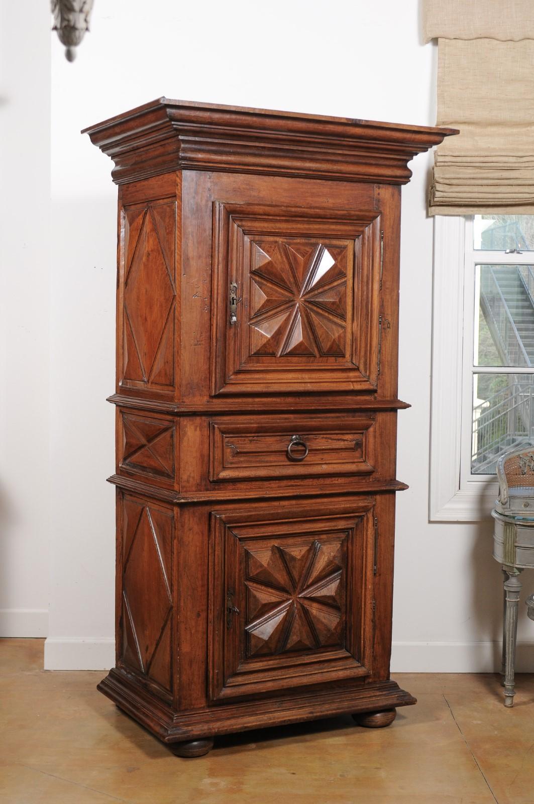French Mid-18th Century Louis XIII Style Walnut Two-Door Bonnetière with Drawer For Sale 3