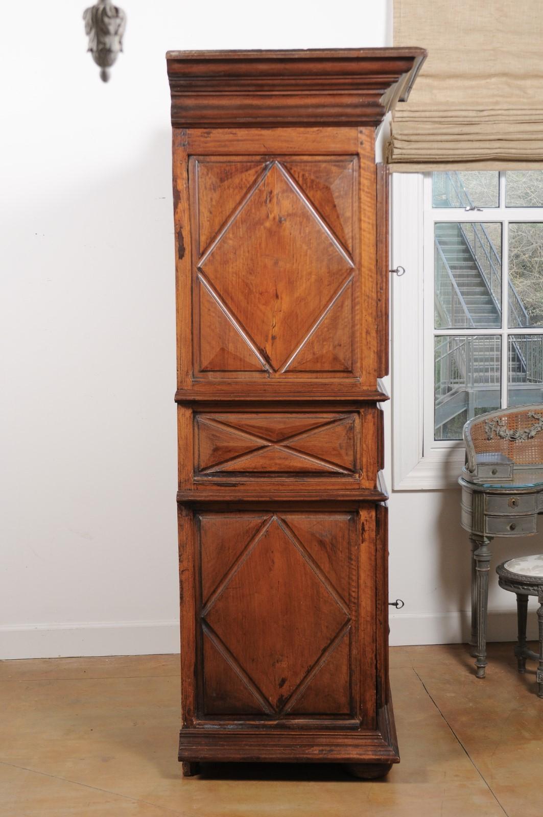 French Mid-18th Century Louis XIII Style Walnut Two-Door Bonnetière with Drawer For Sale 4