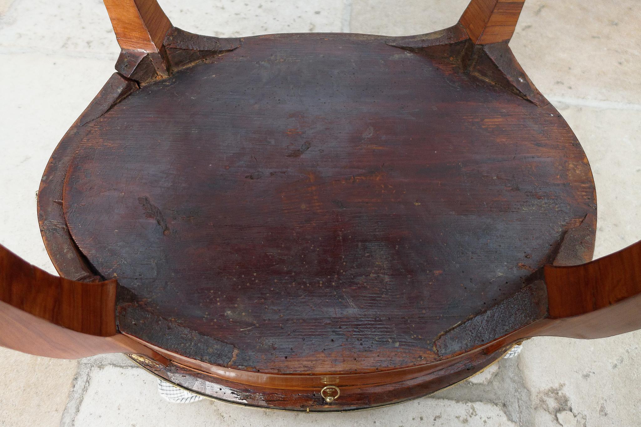 French Mid-18th Century Louis XV Guéridon For Sale 1