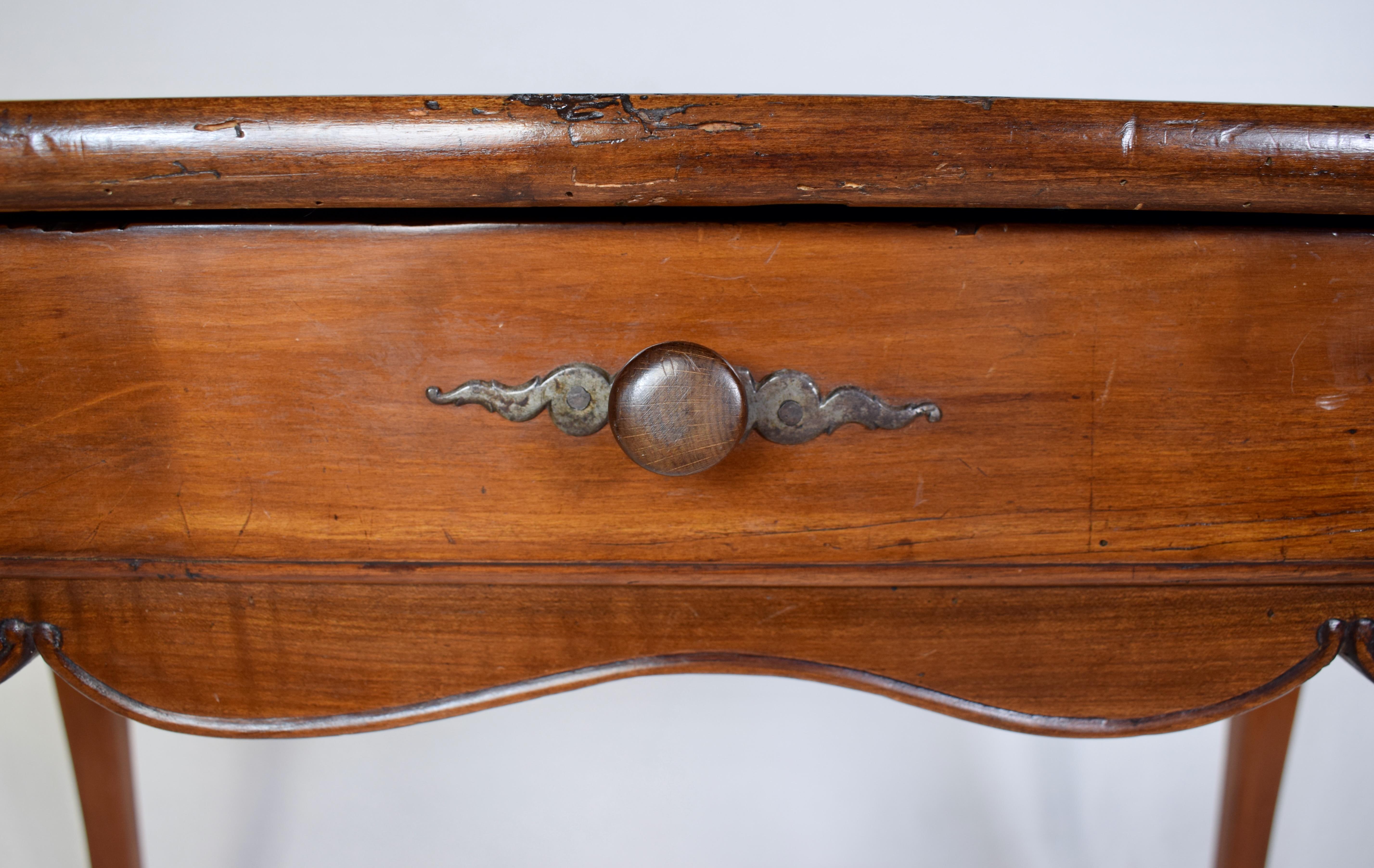 Stile provenzale Tavolino o scrivania francese del periodo Luigi XV della metà del XVIII secolo in vendita