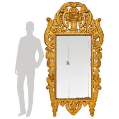 Specchio francese in legno dorato della metà del XVIII secolo
