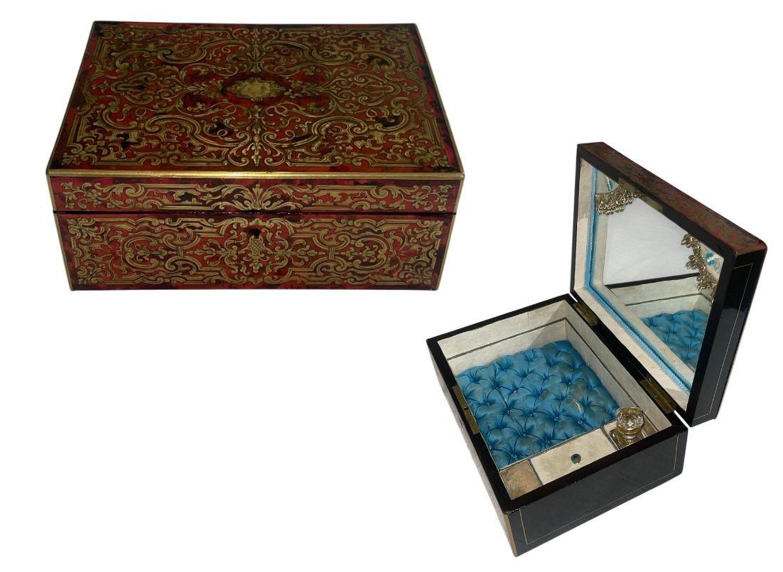 Französisch Mitte des 19. Jahrhunderts Boulle Schmuckkästchen mit Spiegel und Parfümflasche. im Angebot 5