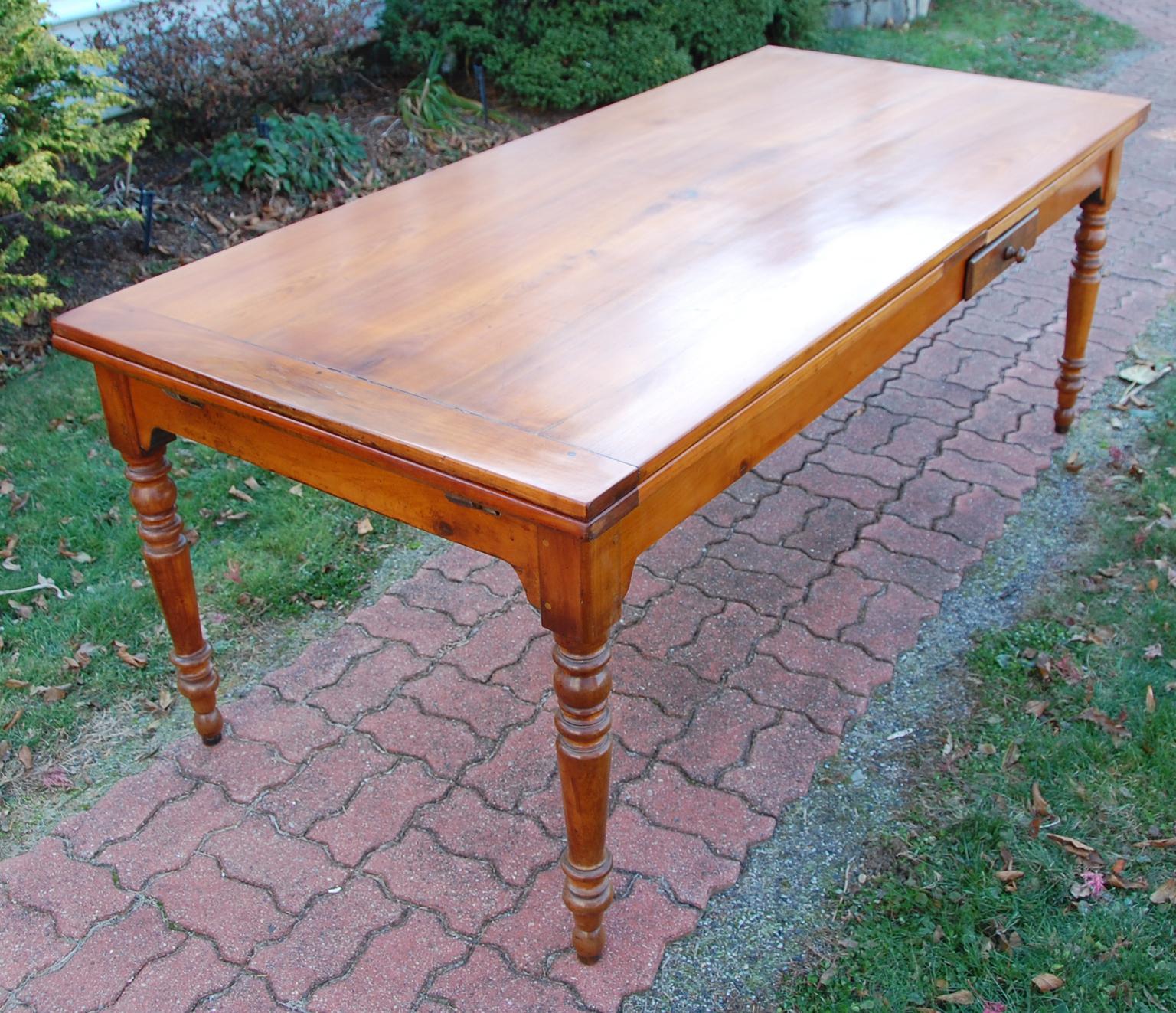 French Mid-19th Century Cherry & Chestnut Farmhouse Extending Table Turned Legs 7