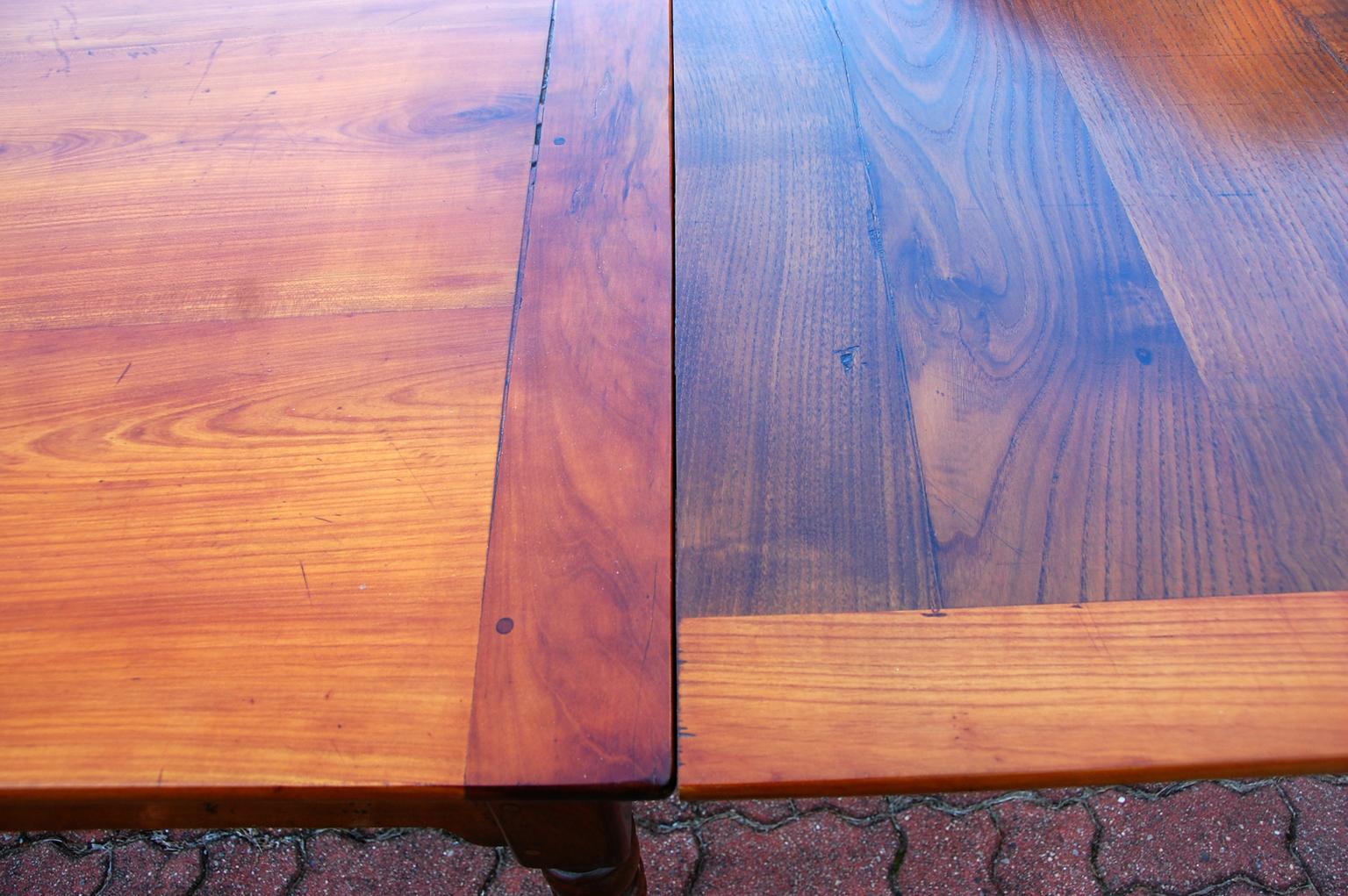 French Mid-19th Century Cherry & Chestnut Farmhouse Extending Table Turned Legs 4