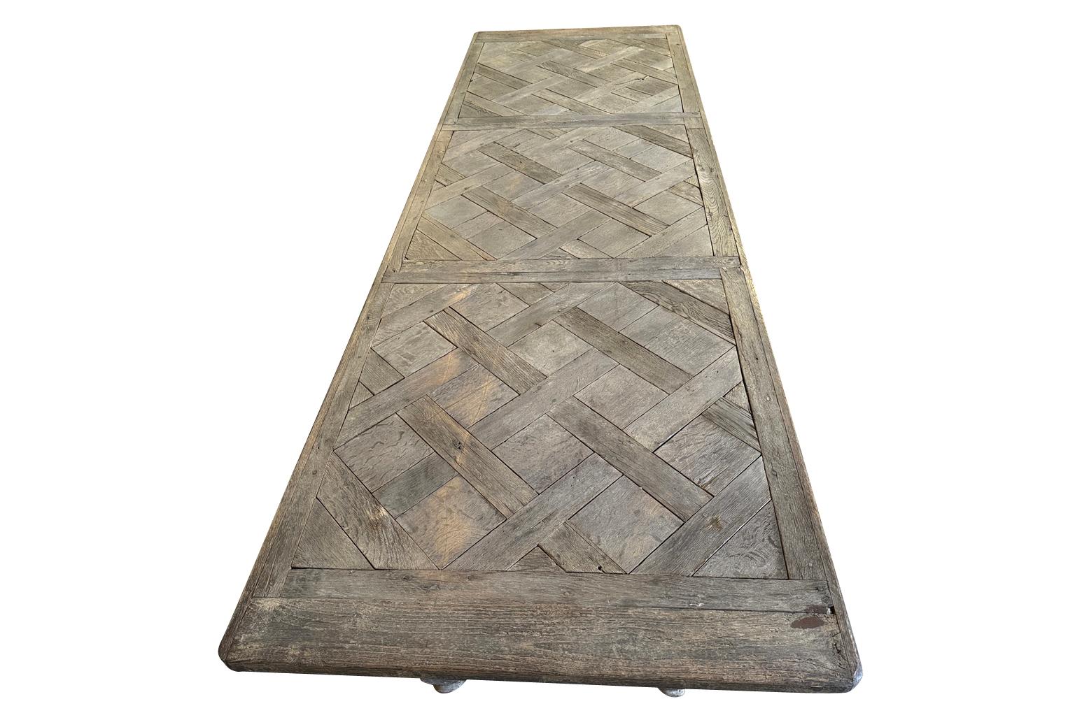 Table de salle à manger française du milieu du XIXe siècle en vente 8