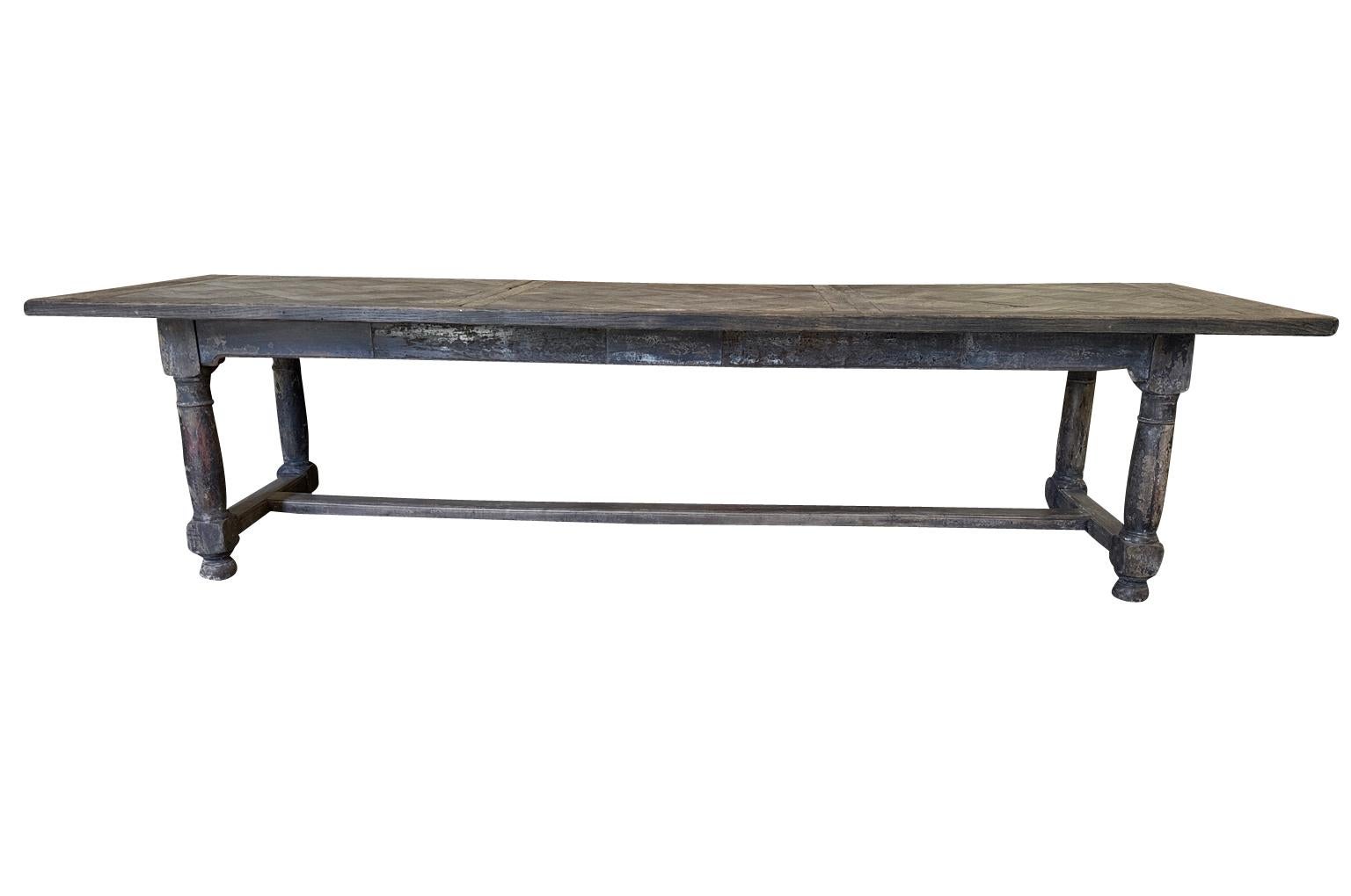 Français Table de salle à manger française du milieu du XIXe siècle en vente