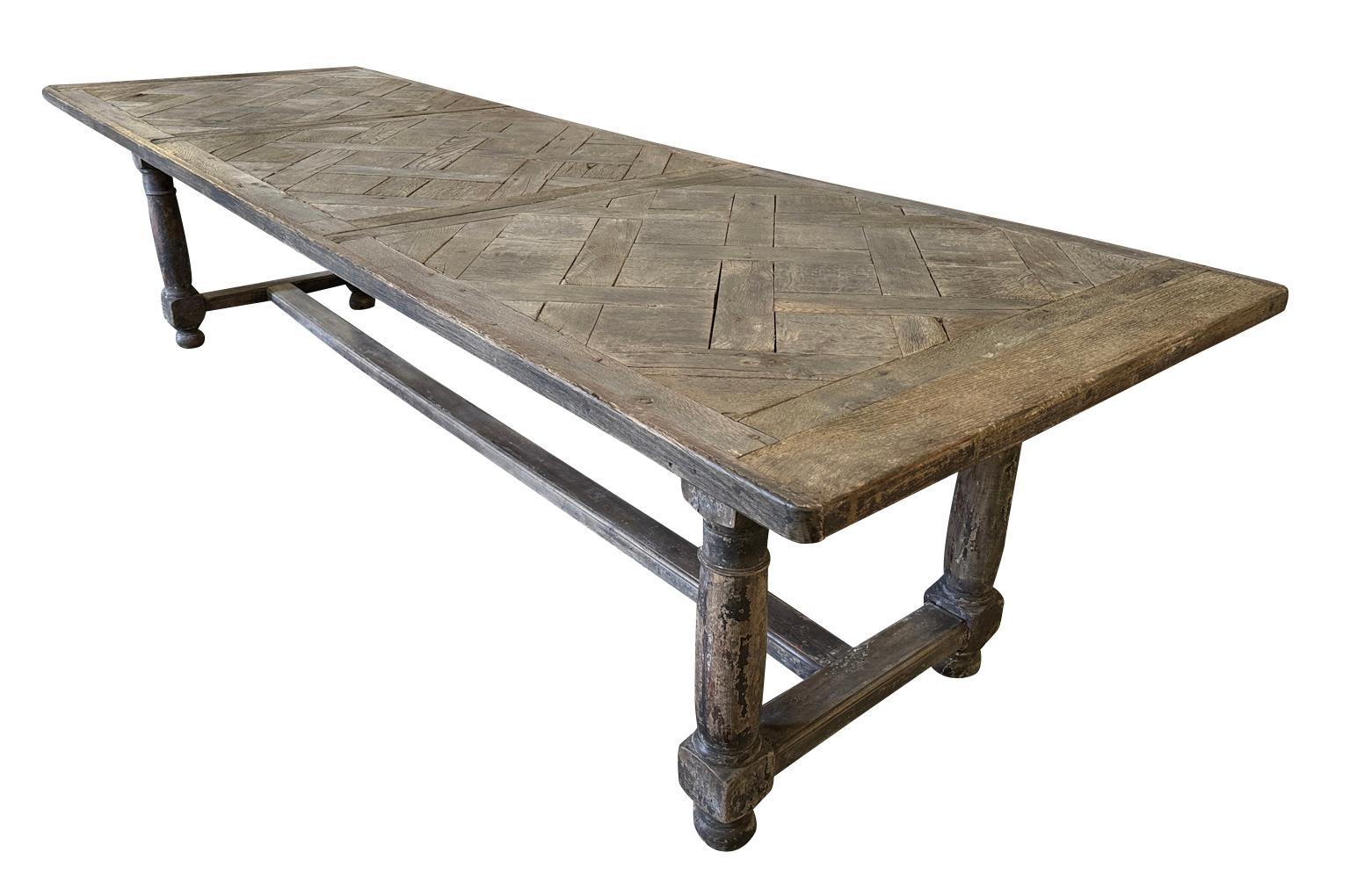 Table de salle à manger française du milieu du XIXe siècle Bon état - En vente à Round Top, TX