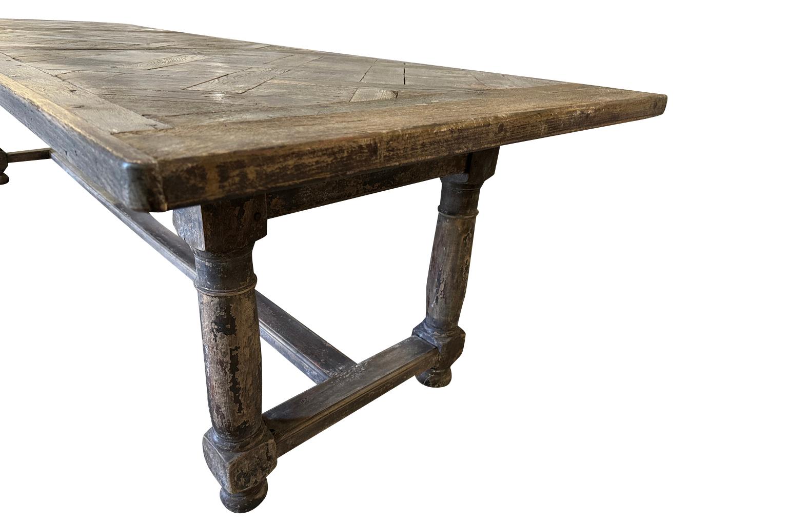 Table de salle à manger française du milieu du XIXe siècle en vente 3