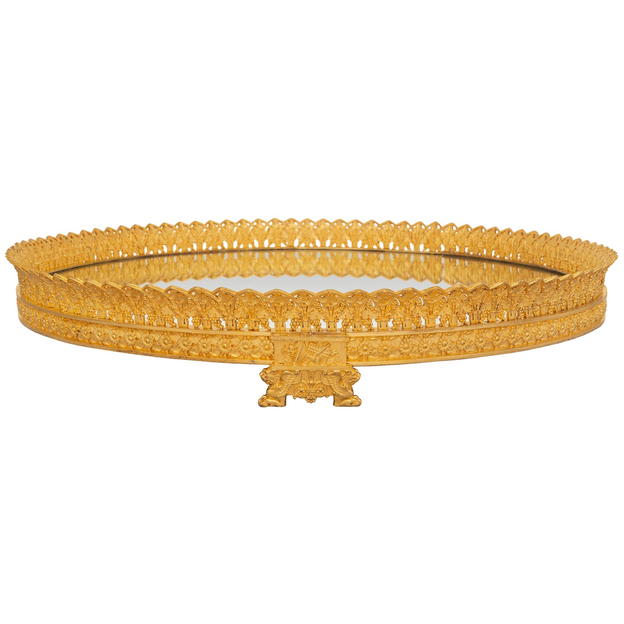 Français Centre de table en bronze doré et miroir pour la table Empire du milieu du 19e siècle en vente