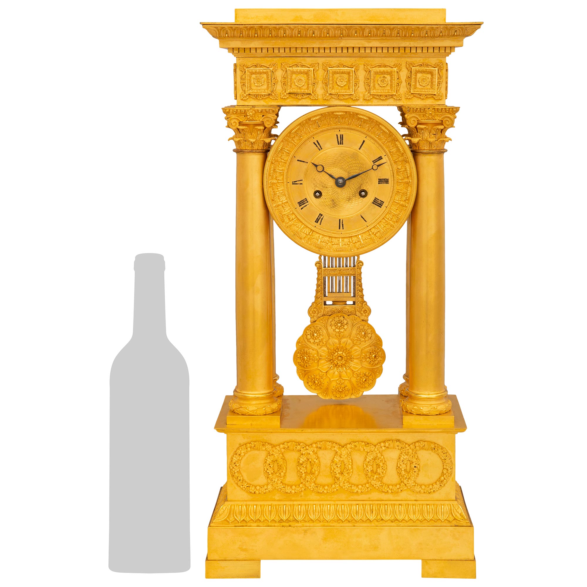 Portico-Uhr aus Goldbronze, Empire-Stil, Mitte des 19. Jahrhunderts im Angebot