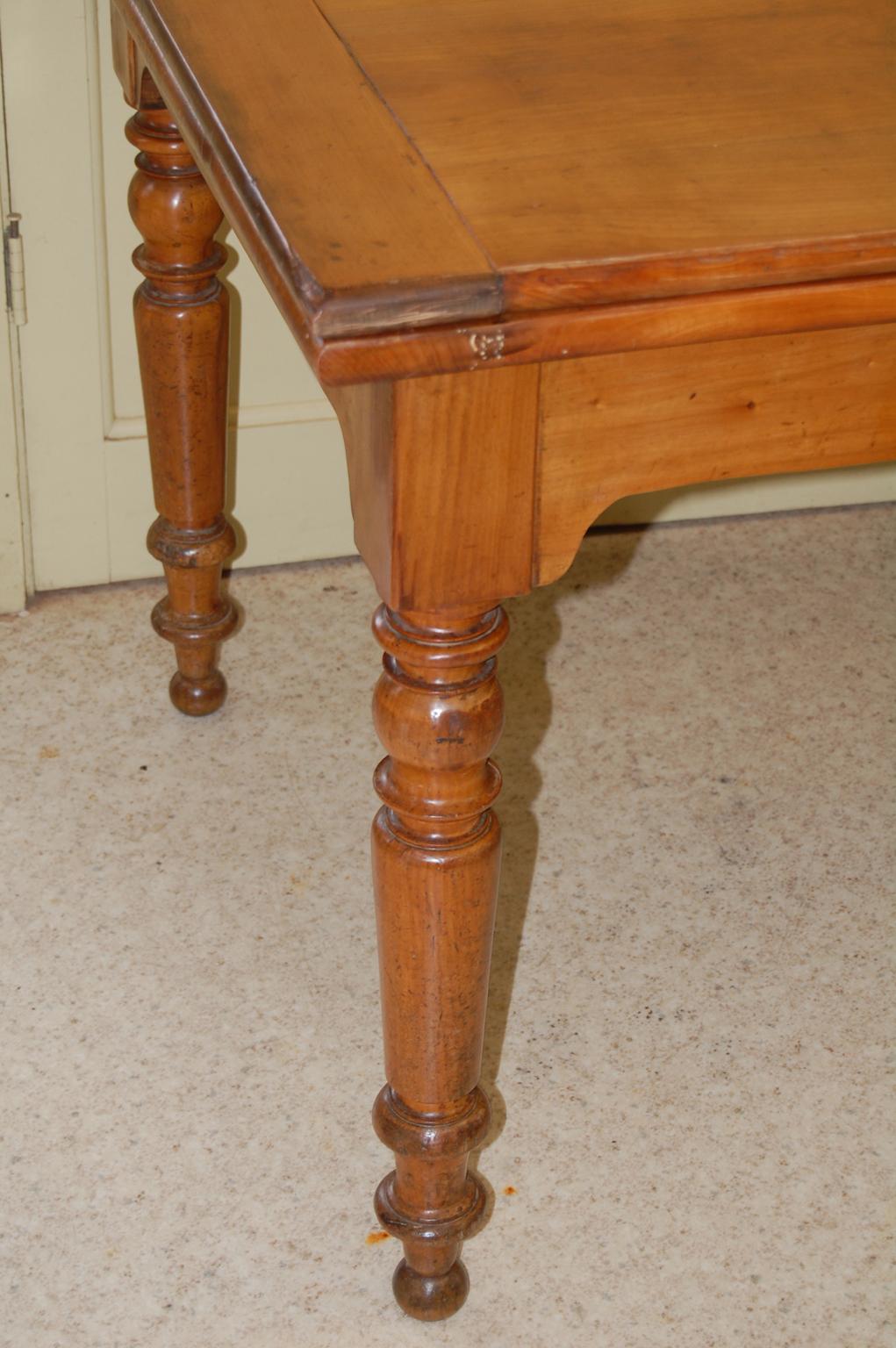 French Mid-19th Century Farmhouse Cherry Extending Table In Good Condition For Sale In Wells, ME