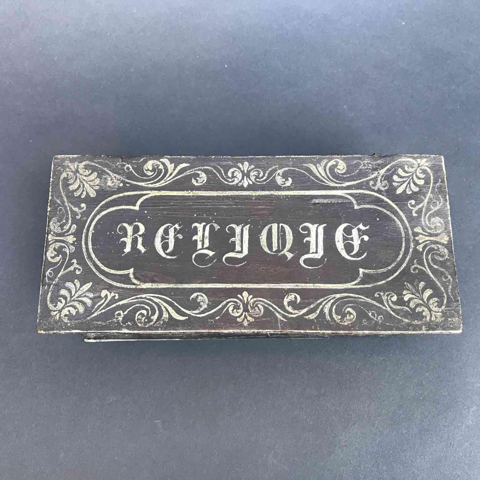 Caja relicario francesa de roble lacado de mediados del siglo XIX Francés en venta