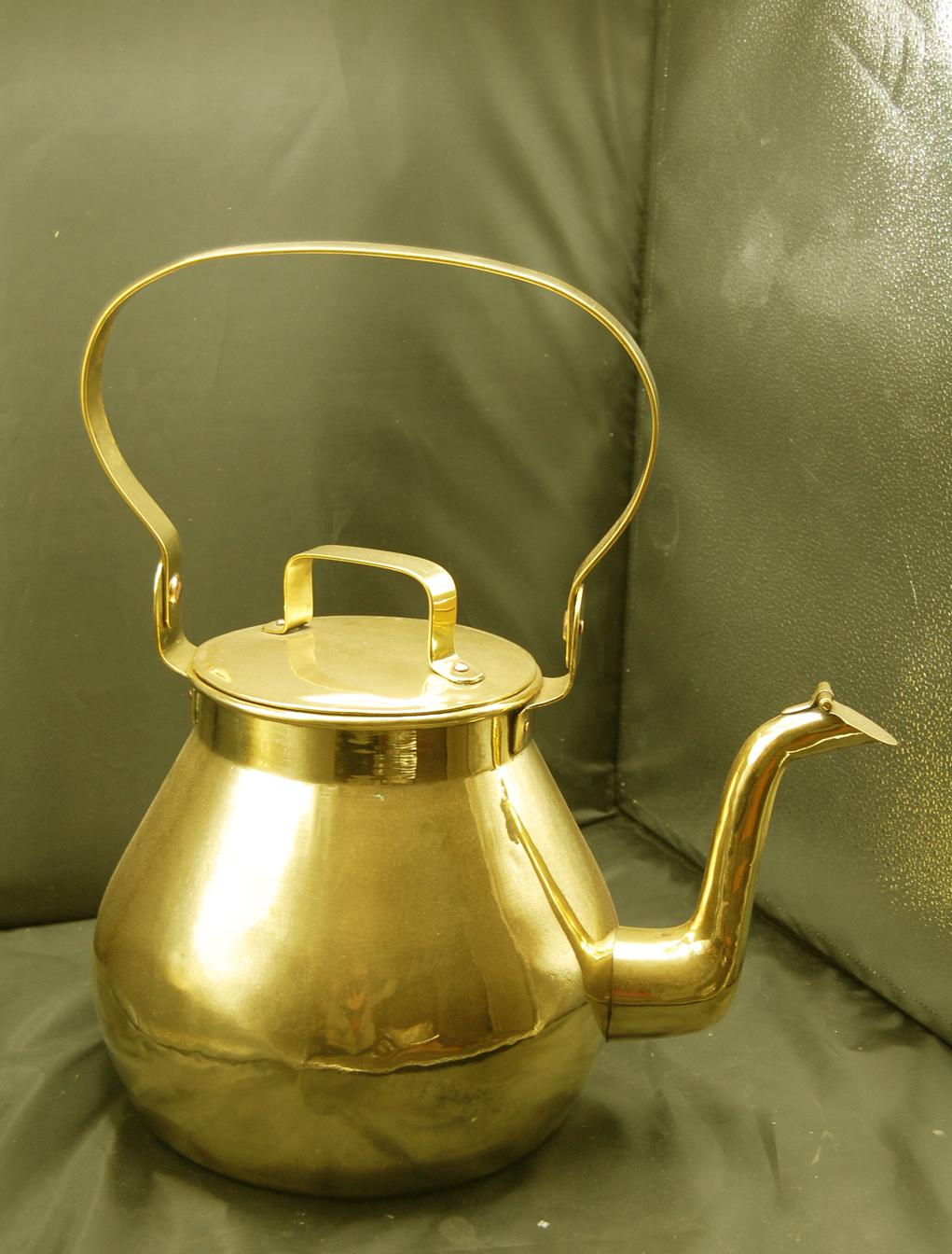 Louis Philippe French Mid 19th Century Large Brass Hot Water Kettle with Swing Handle For Sale