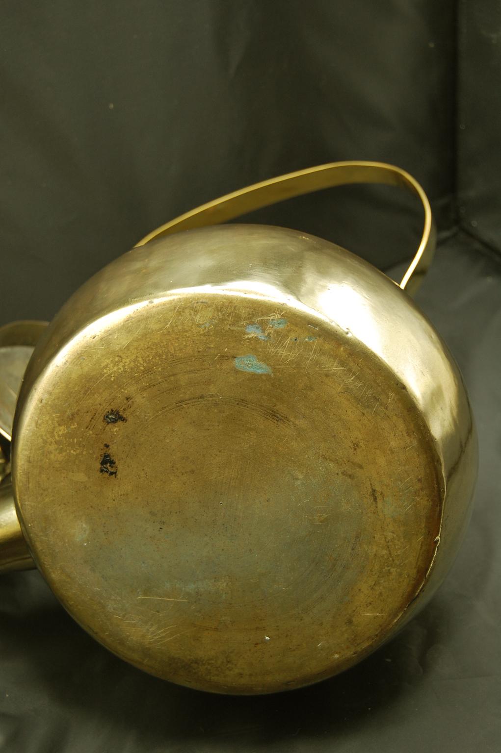 French Mid 19th Century Large Brass Hot Water Kettle with Swing Handle For Sale 1