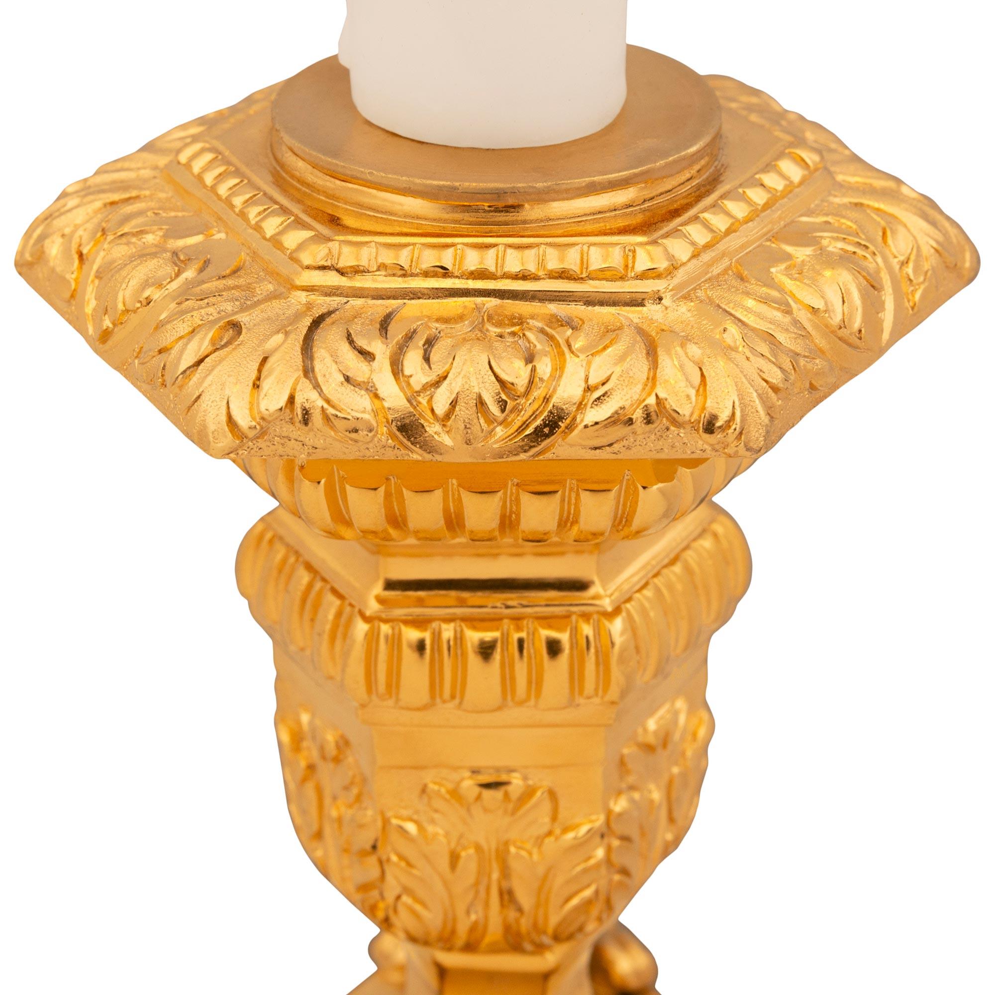 Lampada francese della metà del XIX secolo in stile Luigi XIV in Ormolu In condizioni buone in vendita a West Palm Beach, FL