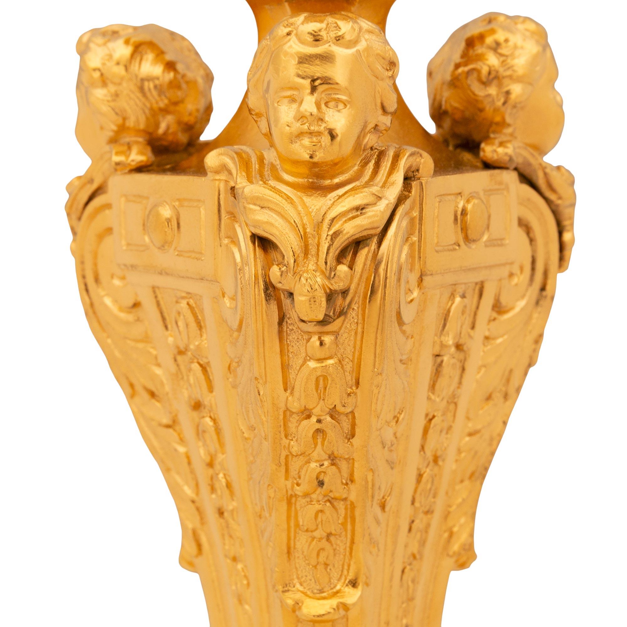 Similoro Lampada francese della metà del XIX secolo in stile Luigi XIV in Ormolu in vendita
