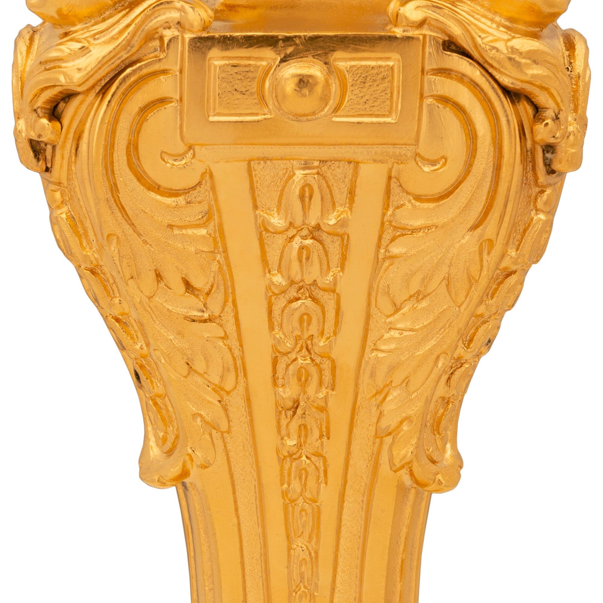 Lampada francese della metà del XIX secolo in stile Luigi XIV in Ormolu in vendita 1