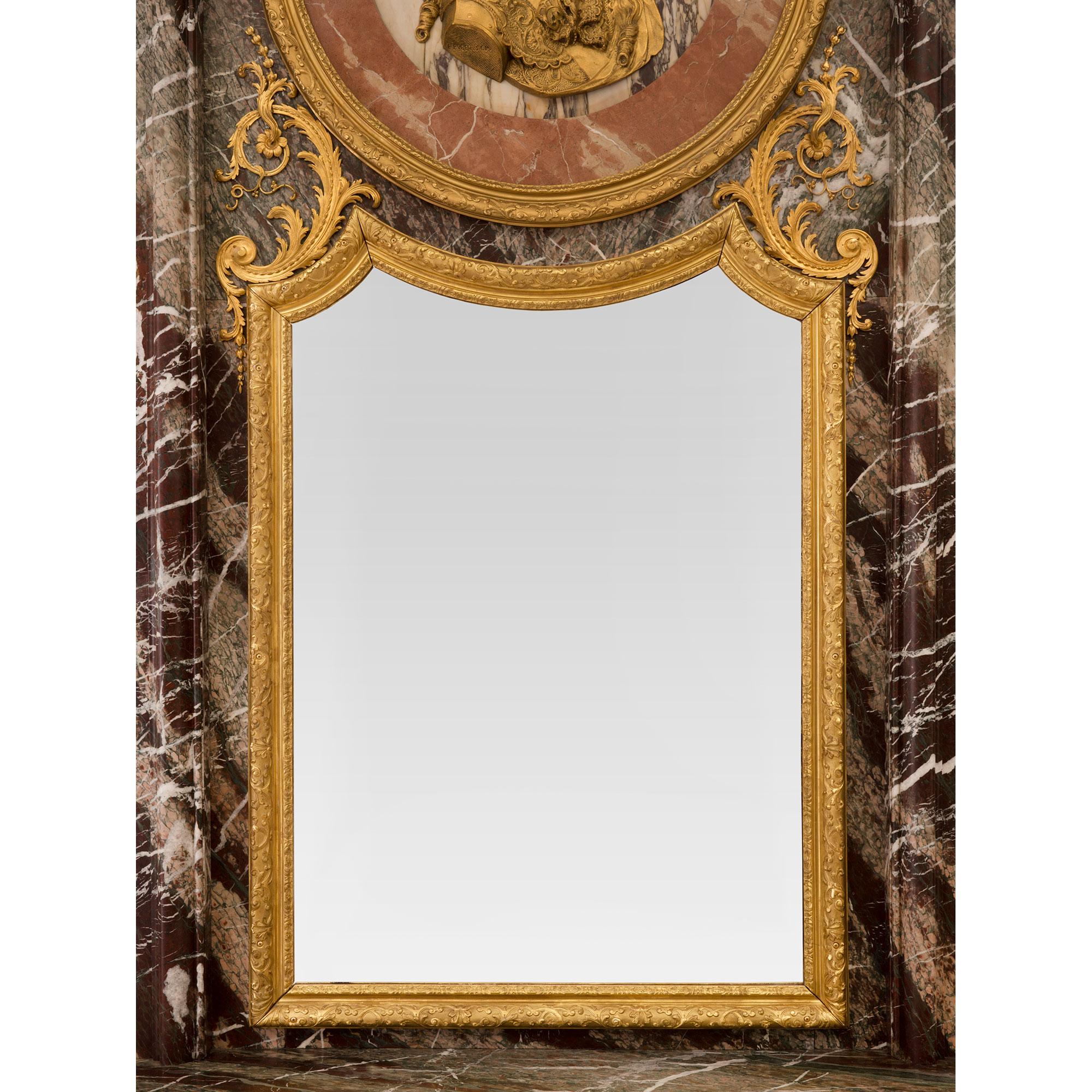 Console en marbre de style Louis XIV du milieu du XIXe siècle et miroir assorti en vente 1