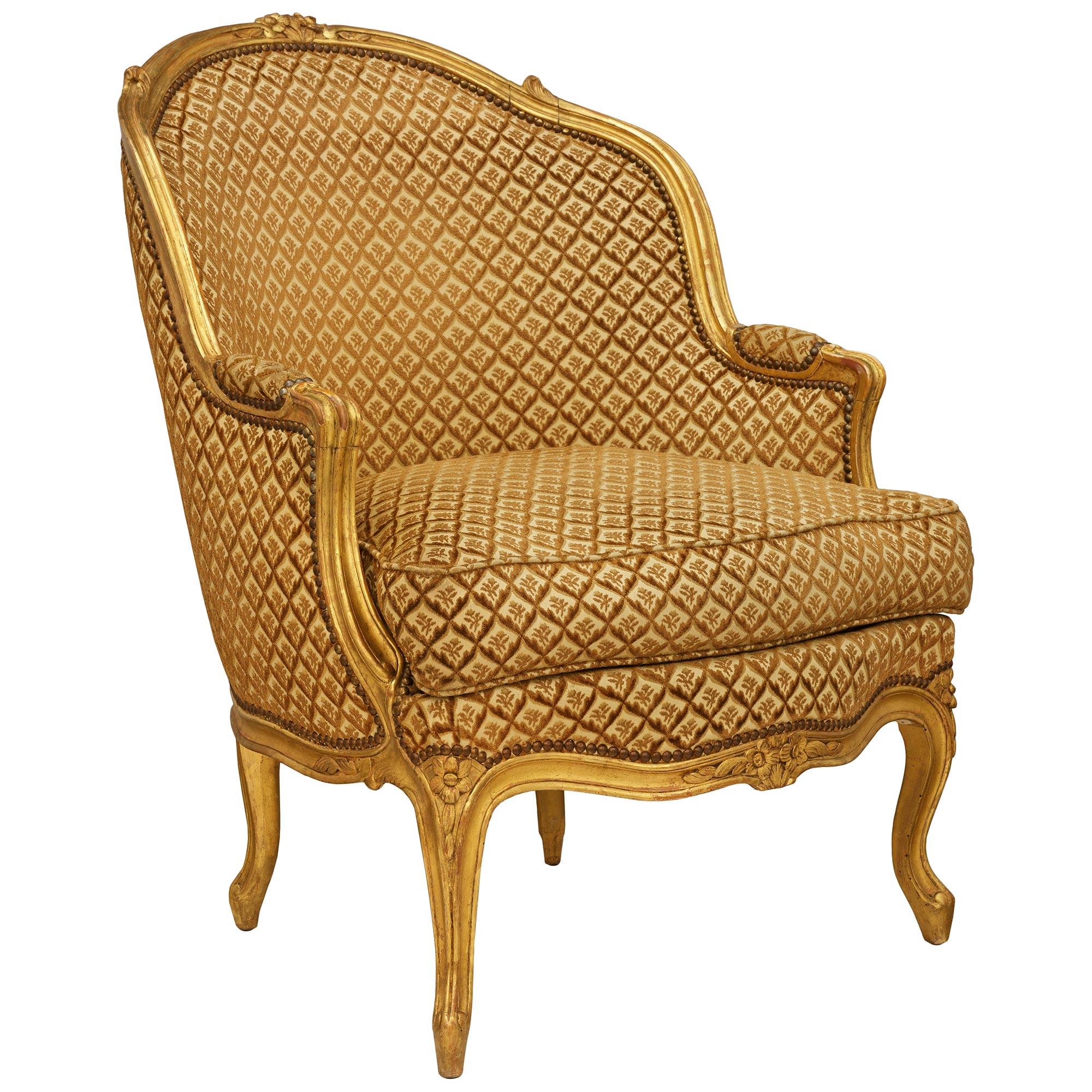 Francese Poltrona Bergère francese della metà del XIX secolo in legno di gilt, stile Luigi XV in vendita