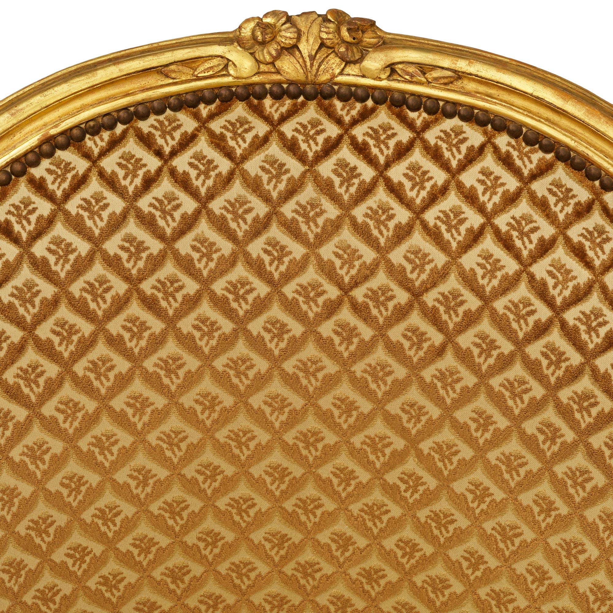 Legno dorato Poltrona Bergère francese della metà del XIX secolo in legno di gilt, stile Luigi XV in vendita