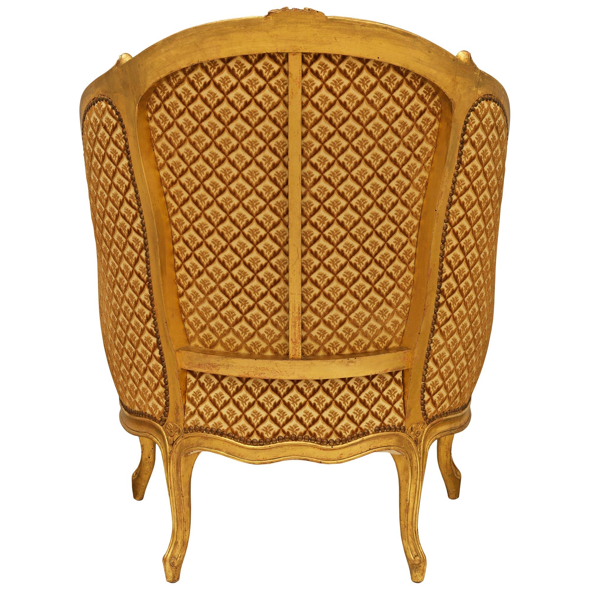 Poltrona Bergère francese della metà del XIX secolo in legno di gilt, stile Luigi XV in vendita 4