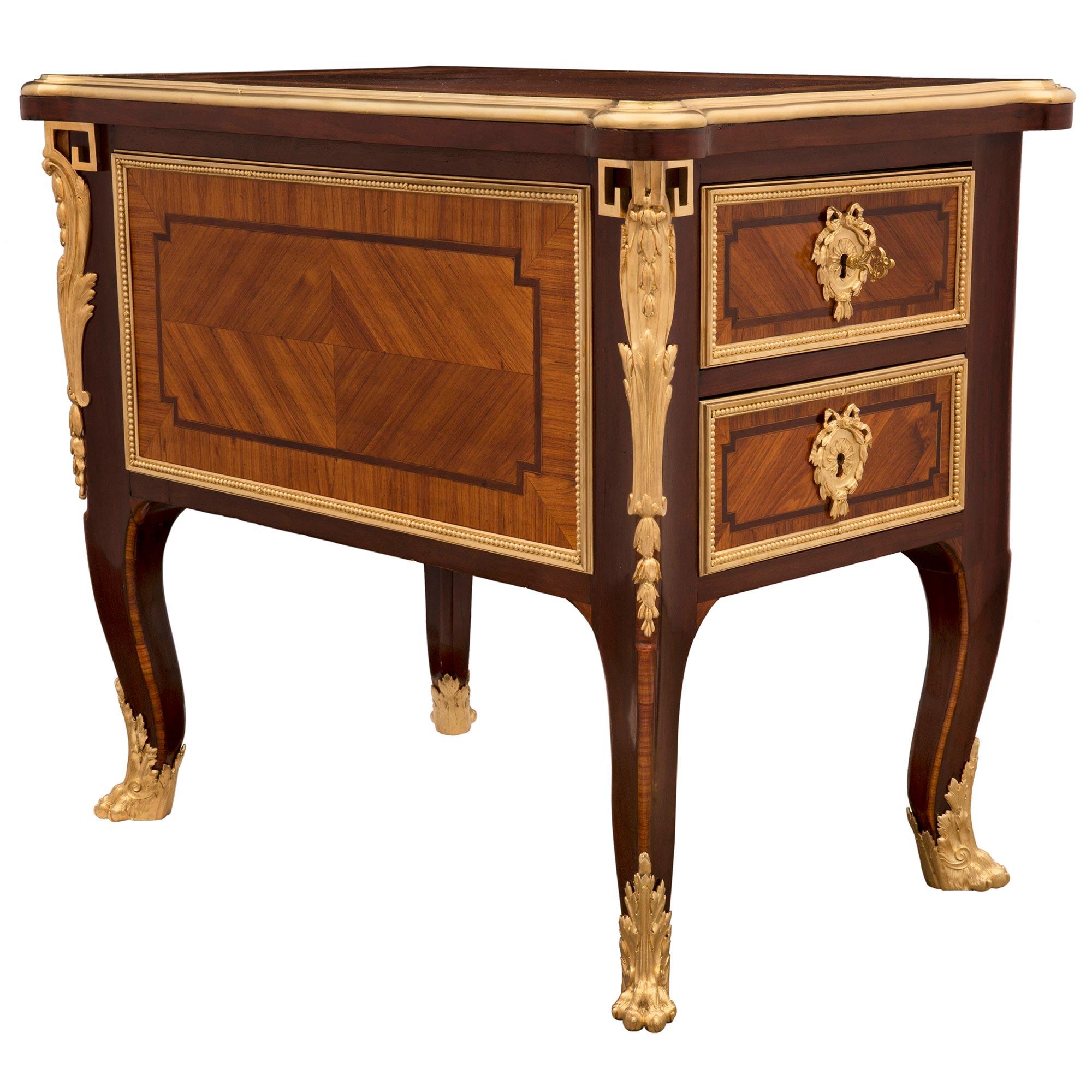 Francese Cassapanca francese della metà del XIX secolo Luigi XV in legno di Re, tulipano e ormeggio in vendita