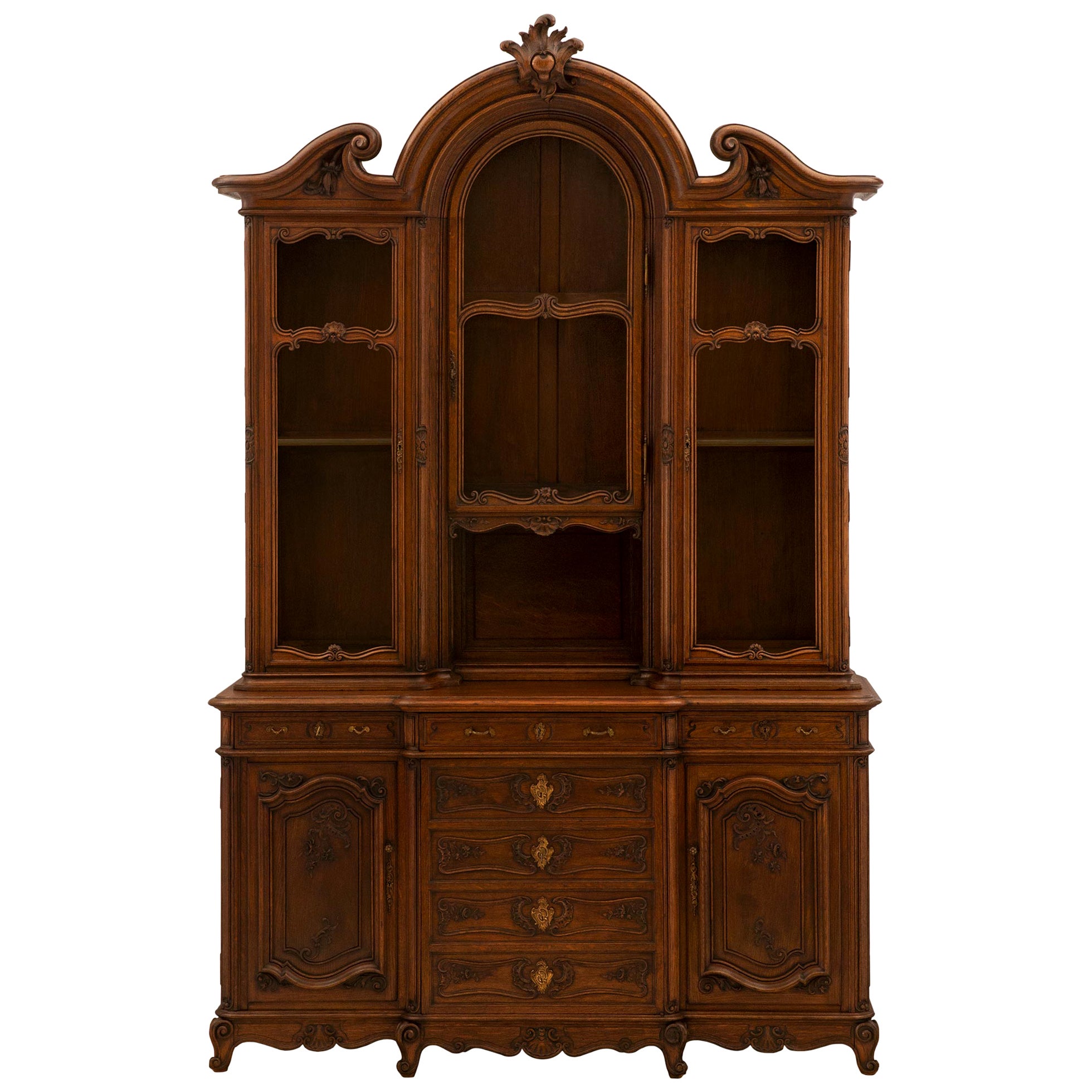Louis XV.-Buffet/Vitrine aus massiver Eiche, signiert Schmit, Mitte des 19. Jahrhunderts im Angebot