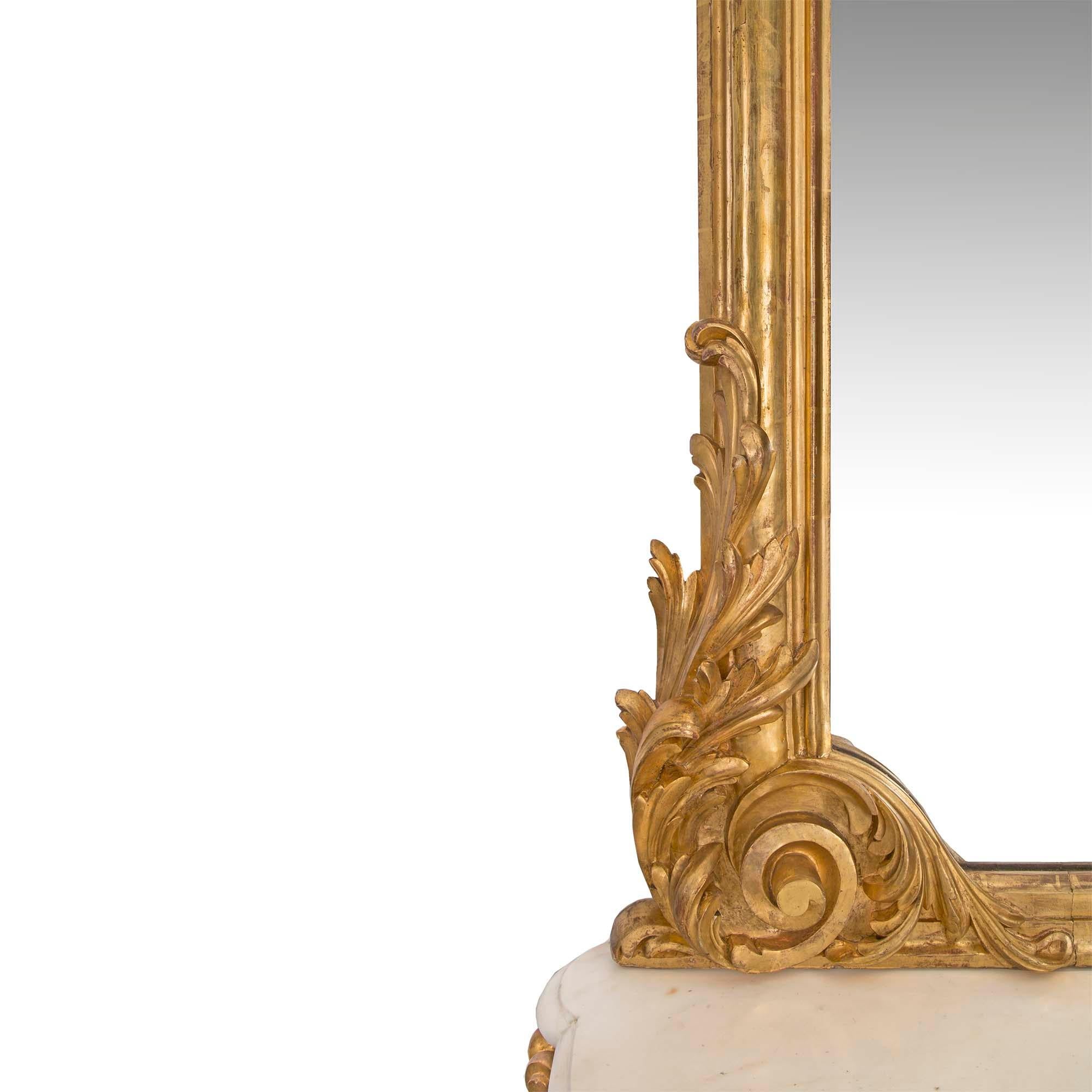 Console et miroir en bois doré de style Louis XV du milieu du XIXe siècle en vente 2