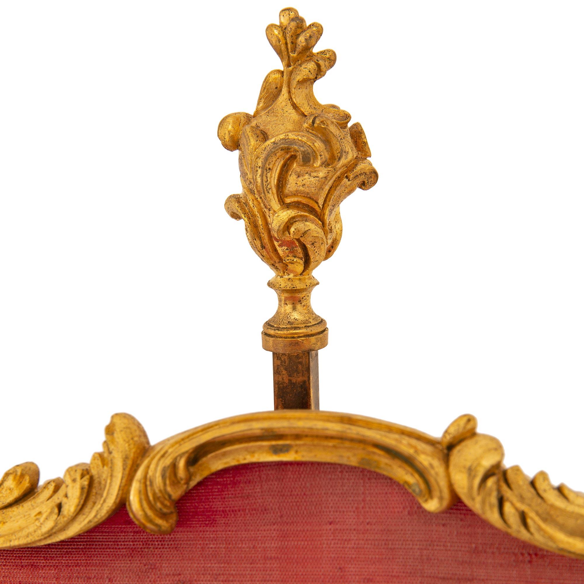 Lámpara candelabro de Ormolu francesa de mediados del siglo XIX, estilo Luis XV en venta 2