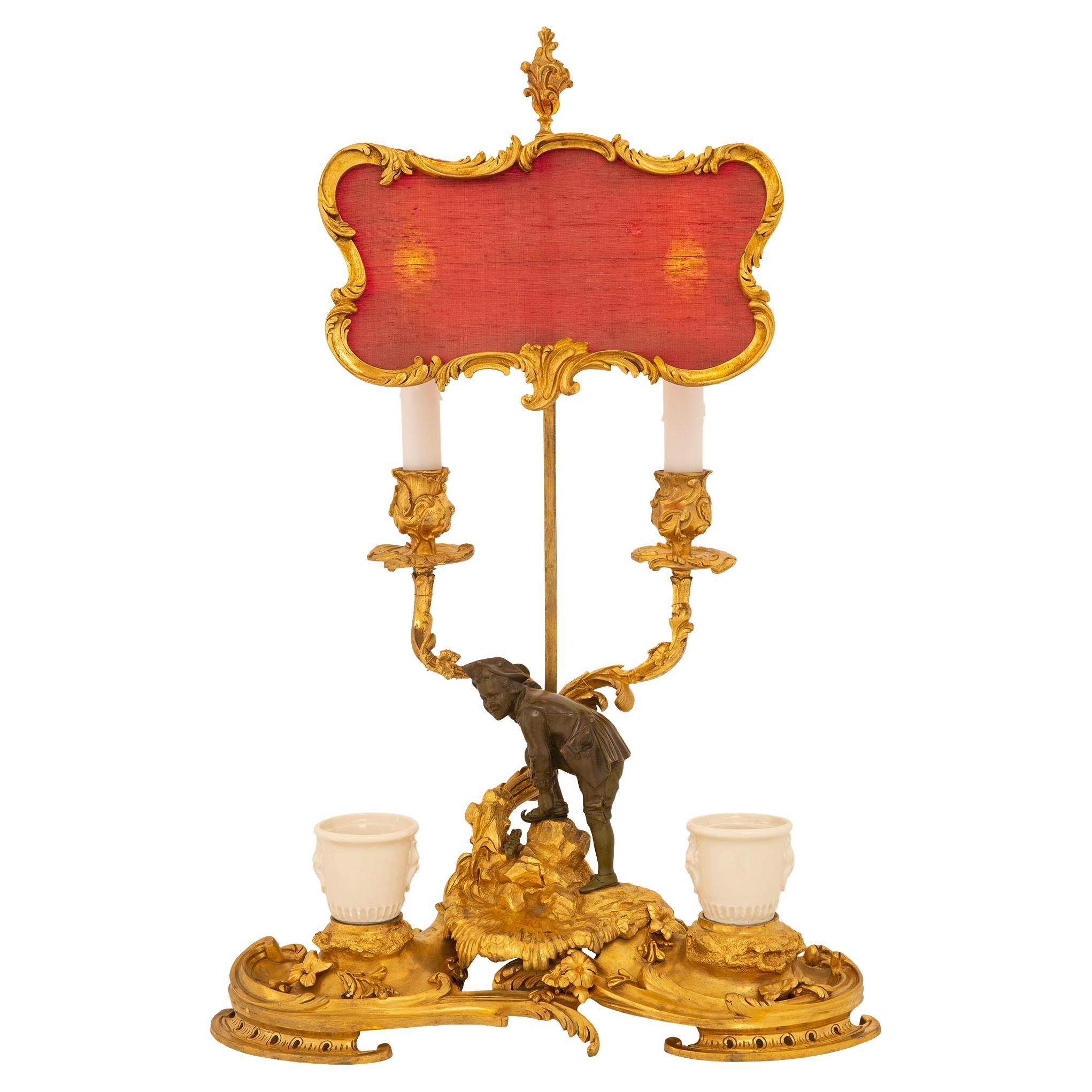 Lampe candélabre en bronze doré de style Louis XV du milieu du XIXe siècle