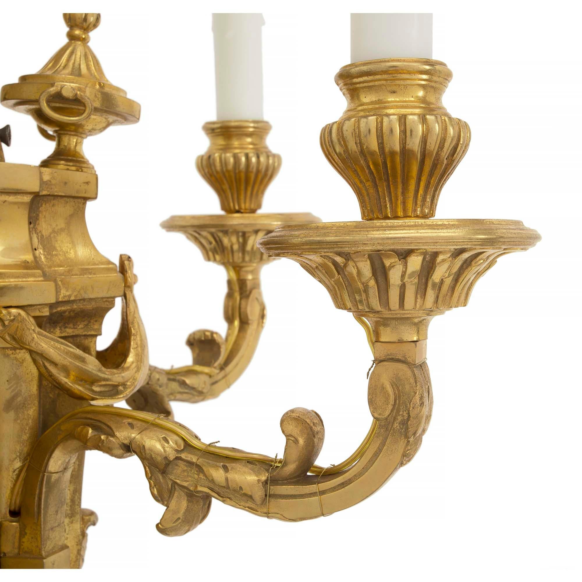 Ormolu francés de mediados del siglo XIX Luis XVI Ormolú en venta