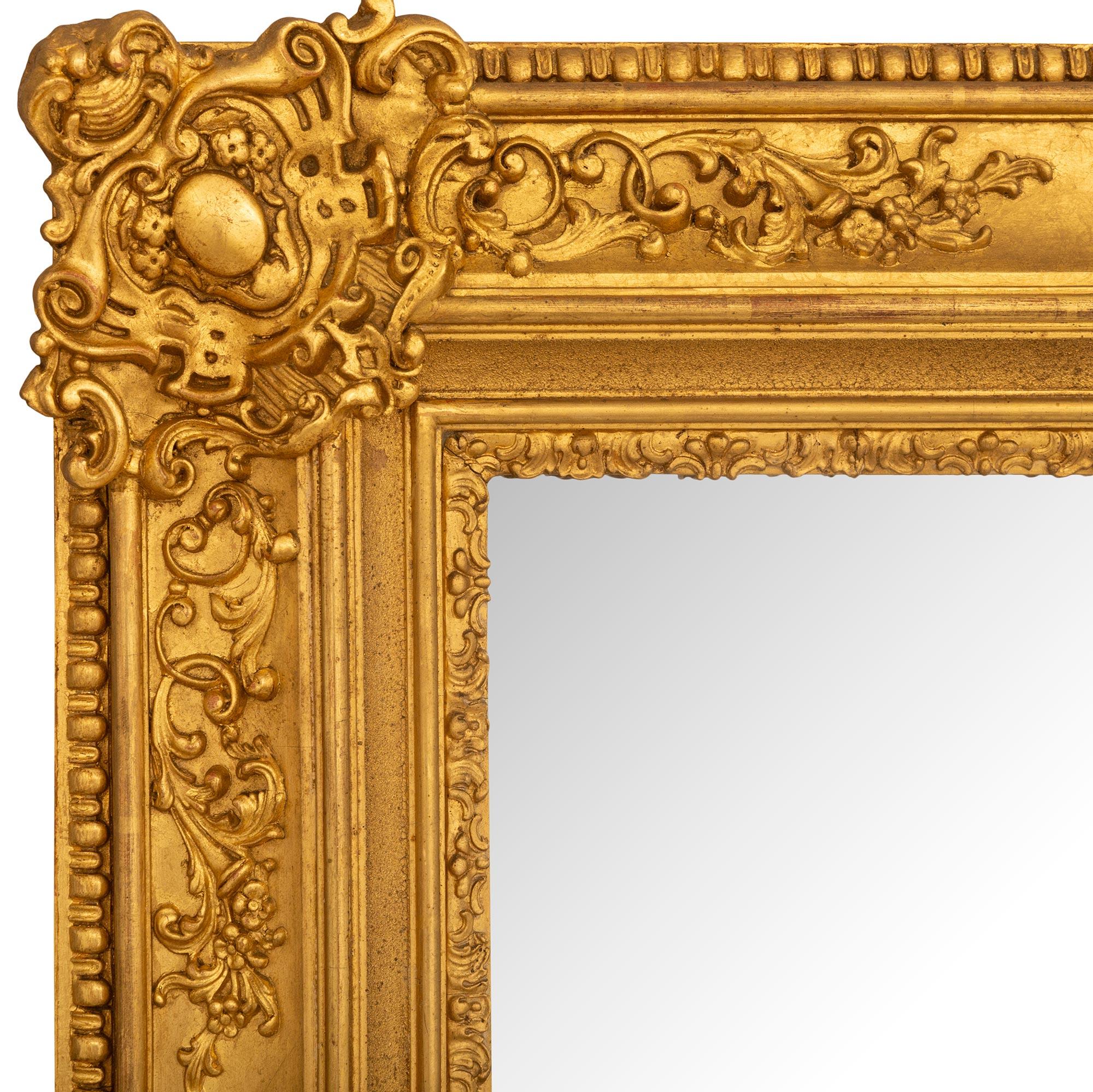 Französisch Mitte 19. Jahrhundert Louis XVI St. Giltwood Spiegel (Vergoldetes Holz) im Angebot