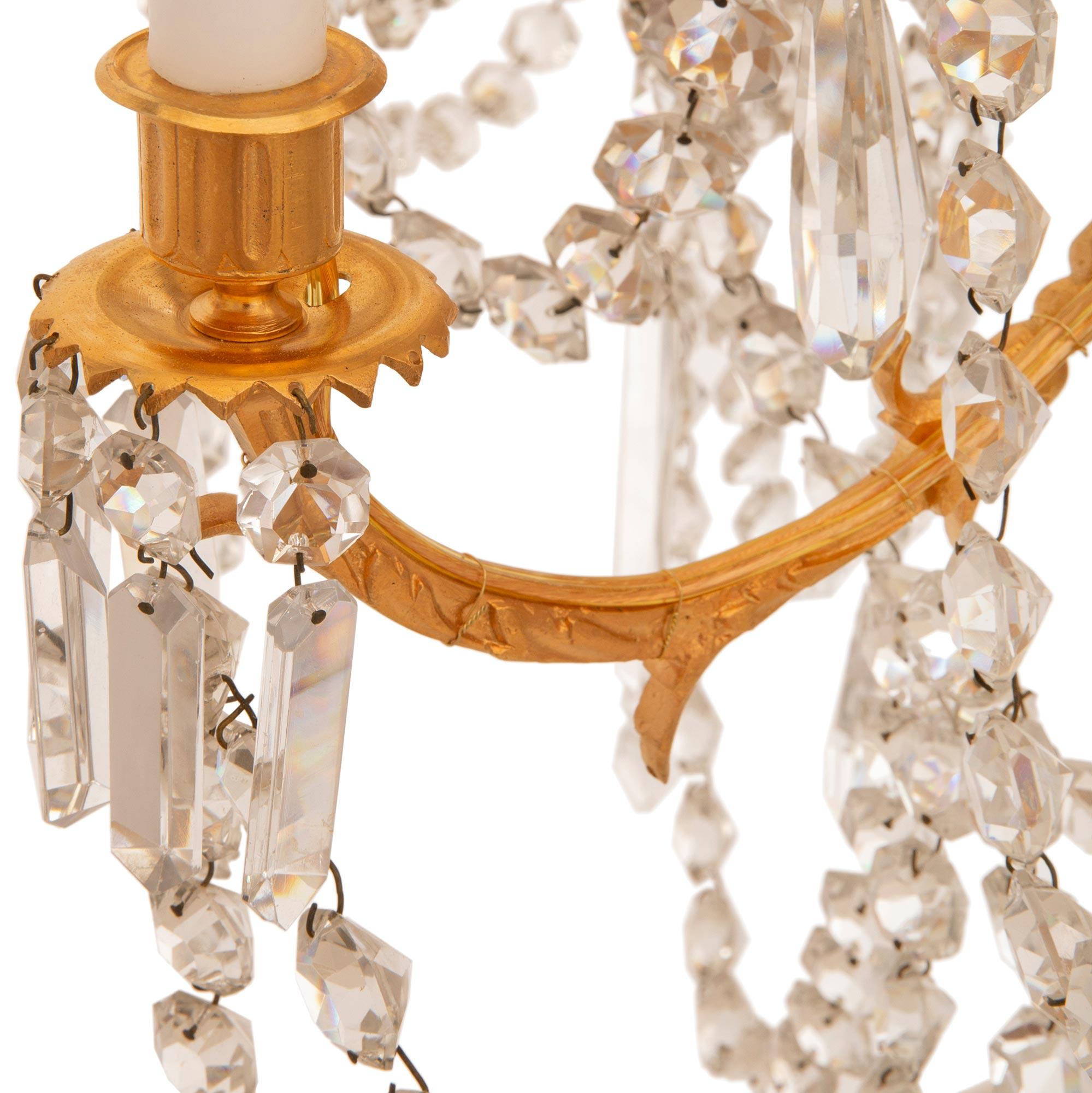 Lampadario francese della metà del XIX secolo St. Louis Crystal con ormolu e cristalli Baccarat in vendita 2
