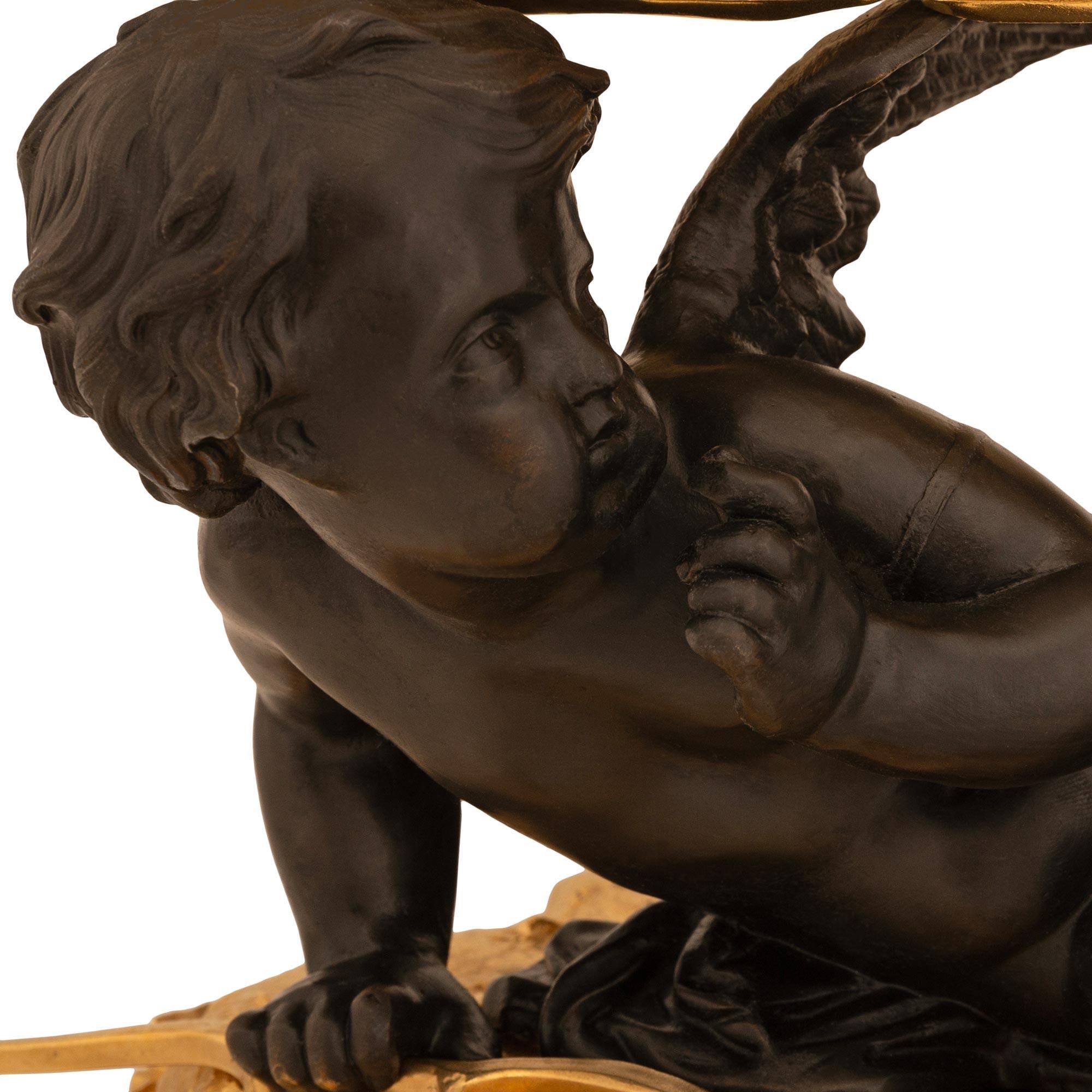 Französisch Mitte 19. Jahrhundert Louis XVI St. Ormolu und patiniert Bronze Tafelaufsatz im Angebot 3